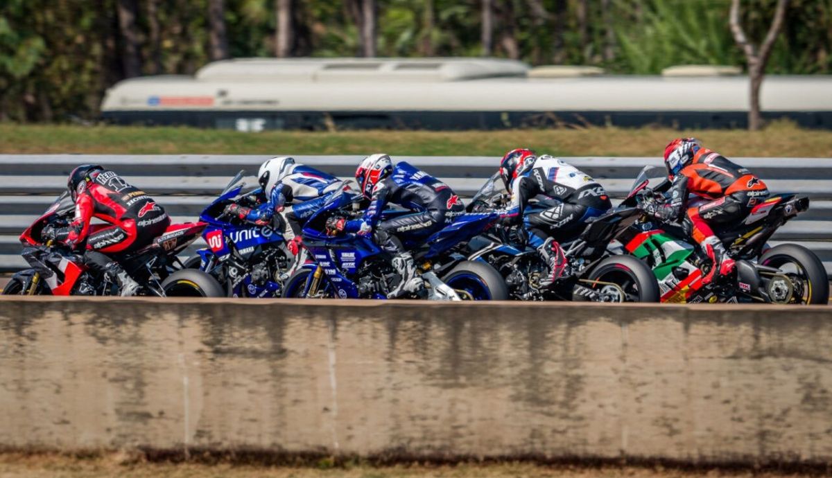Troy Herfoss, Arthur Sissis, Mike Jones, Glenn Allerton y Josh Waters en la salida Troy Herfoss, Arthur Sissis, Mike Jones, Glenn Allerton y Josh Waters en la salida