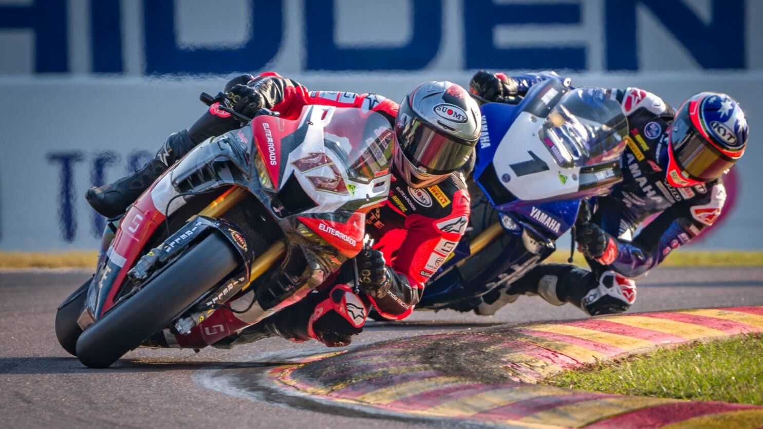 Troy Herfoss dio un golpe de autoridad batiendo a Mike Jones y logrando un doblete