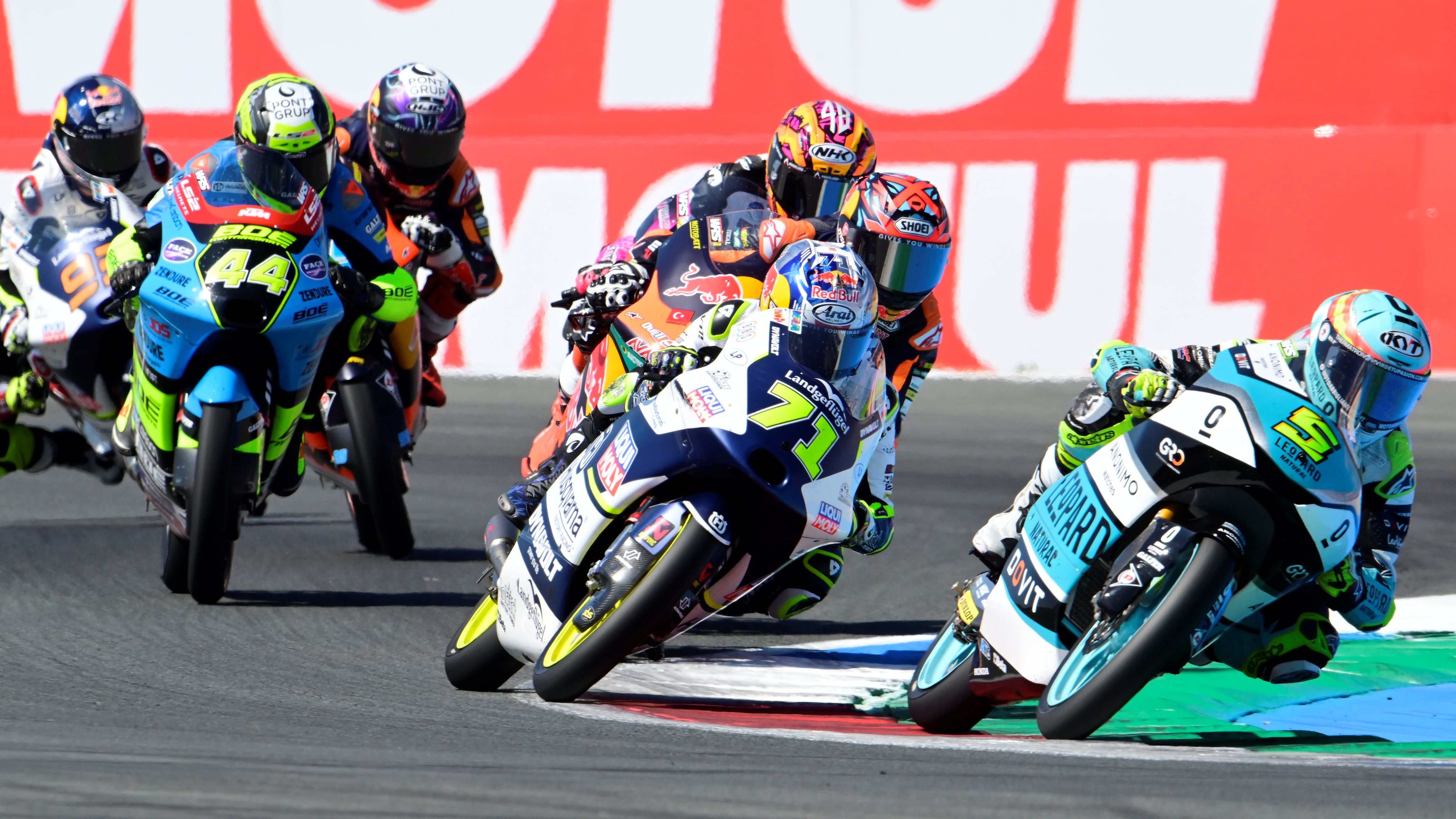 Jaume Masià delante de Ayumu Sasaki y Deniz Oncu, Moto3 Assen 2023