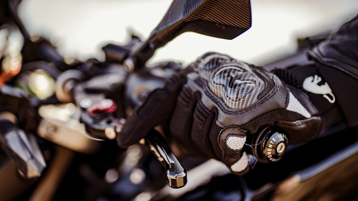 Qué es mejor, una moto automática o manual