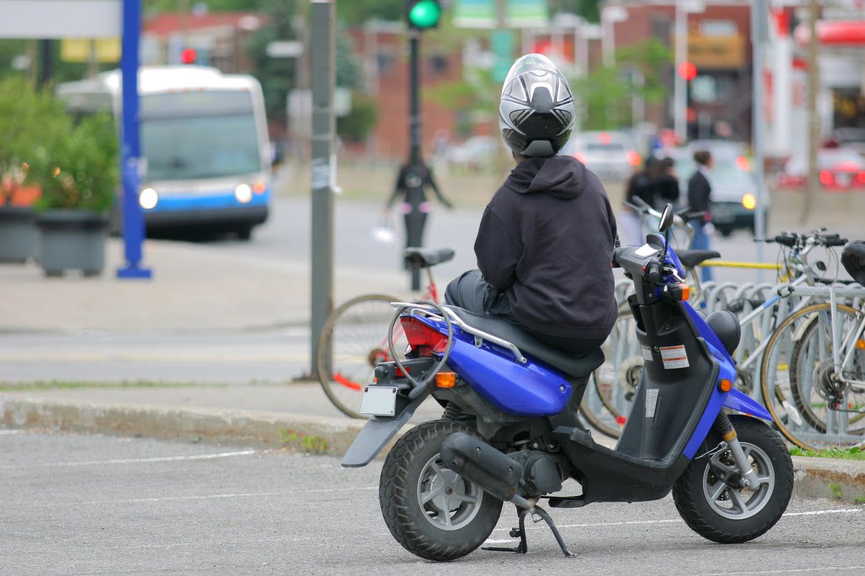 Qué motos se pueden conducir sin carnet