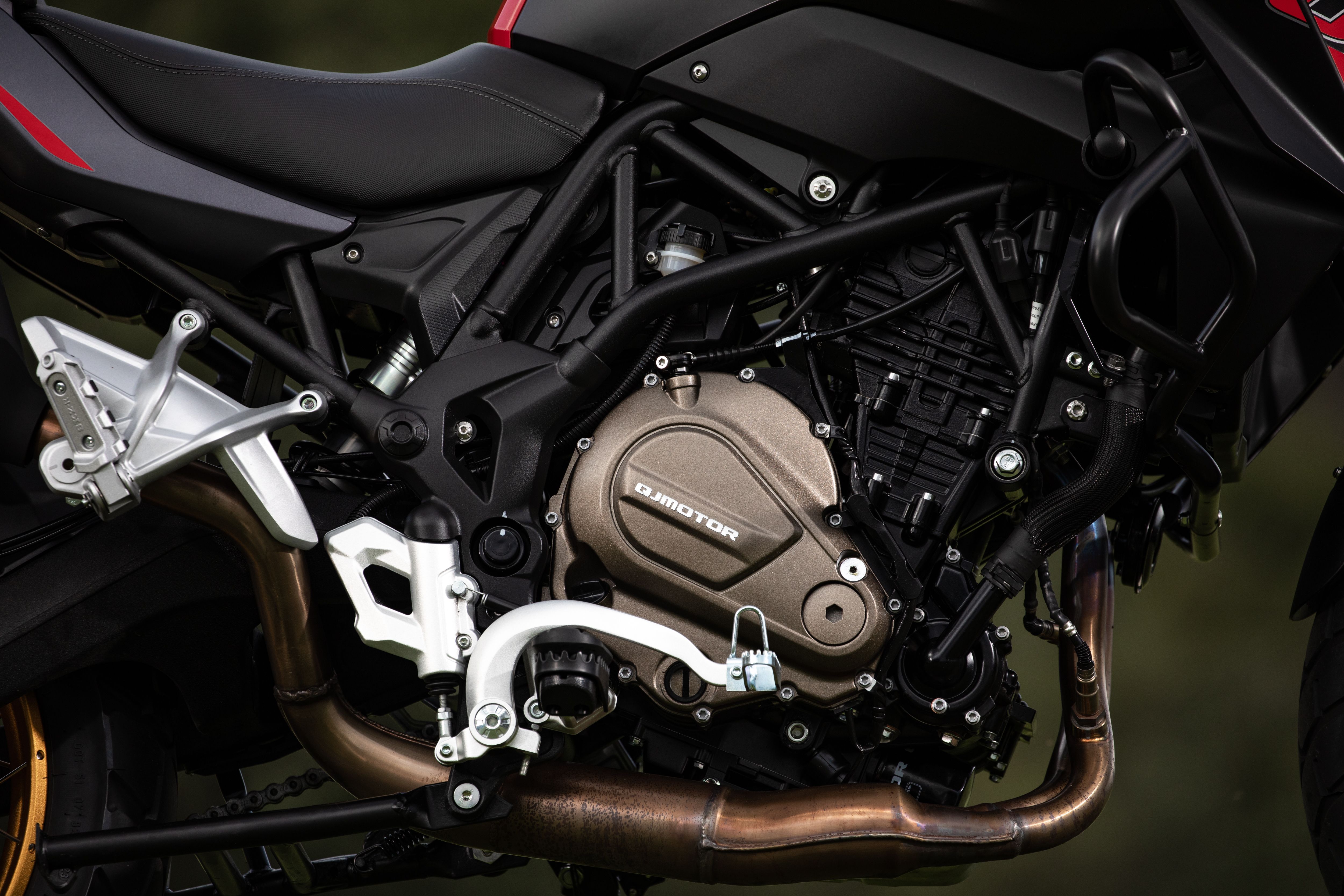 QJ Motor SRT 700X
