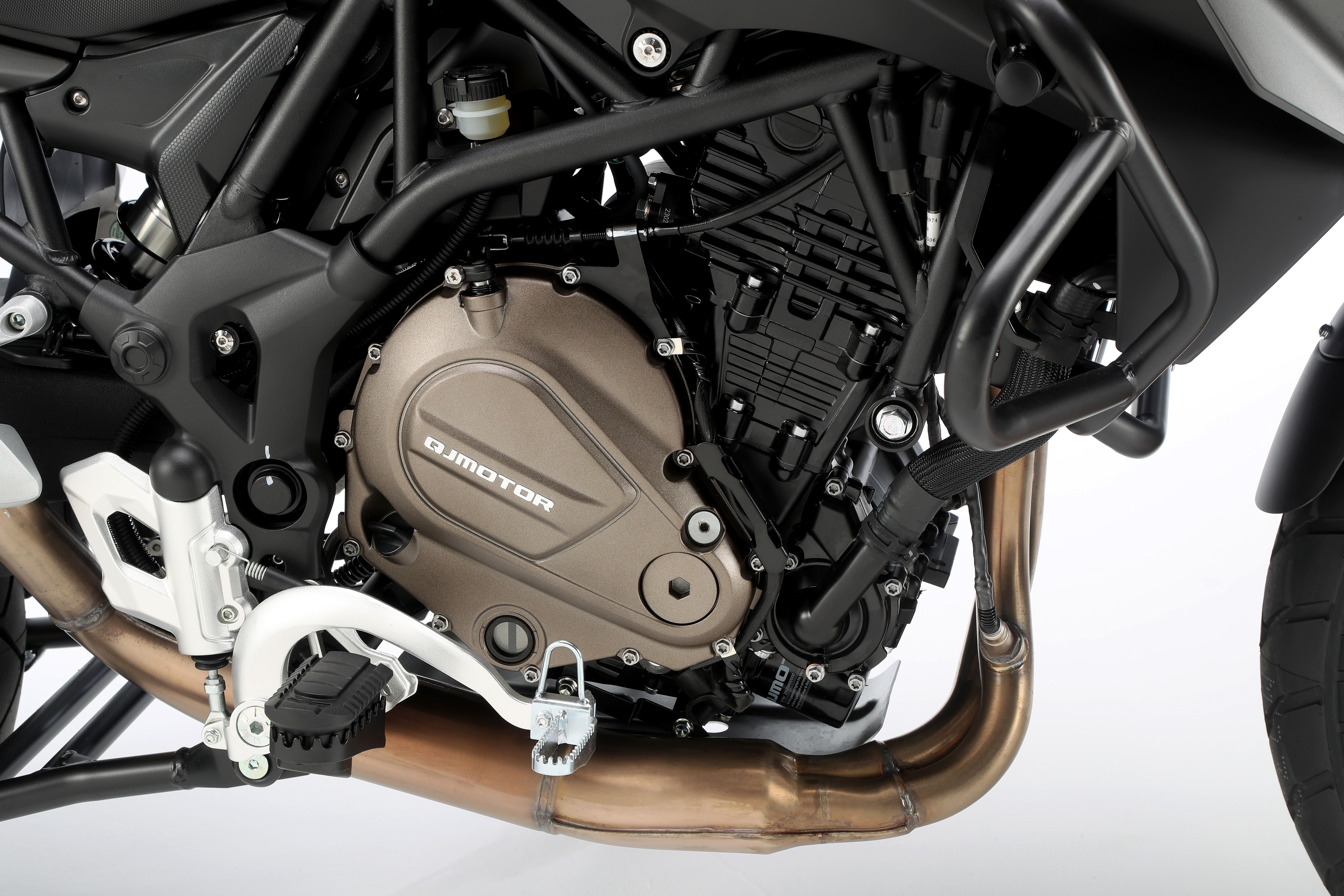 QJ Motor SRT 700X