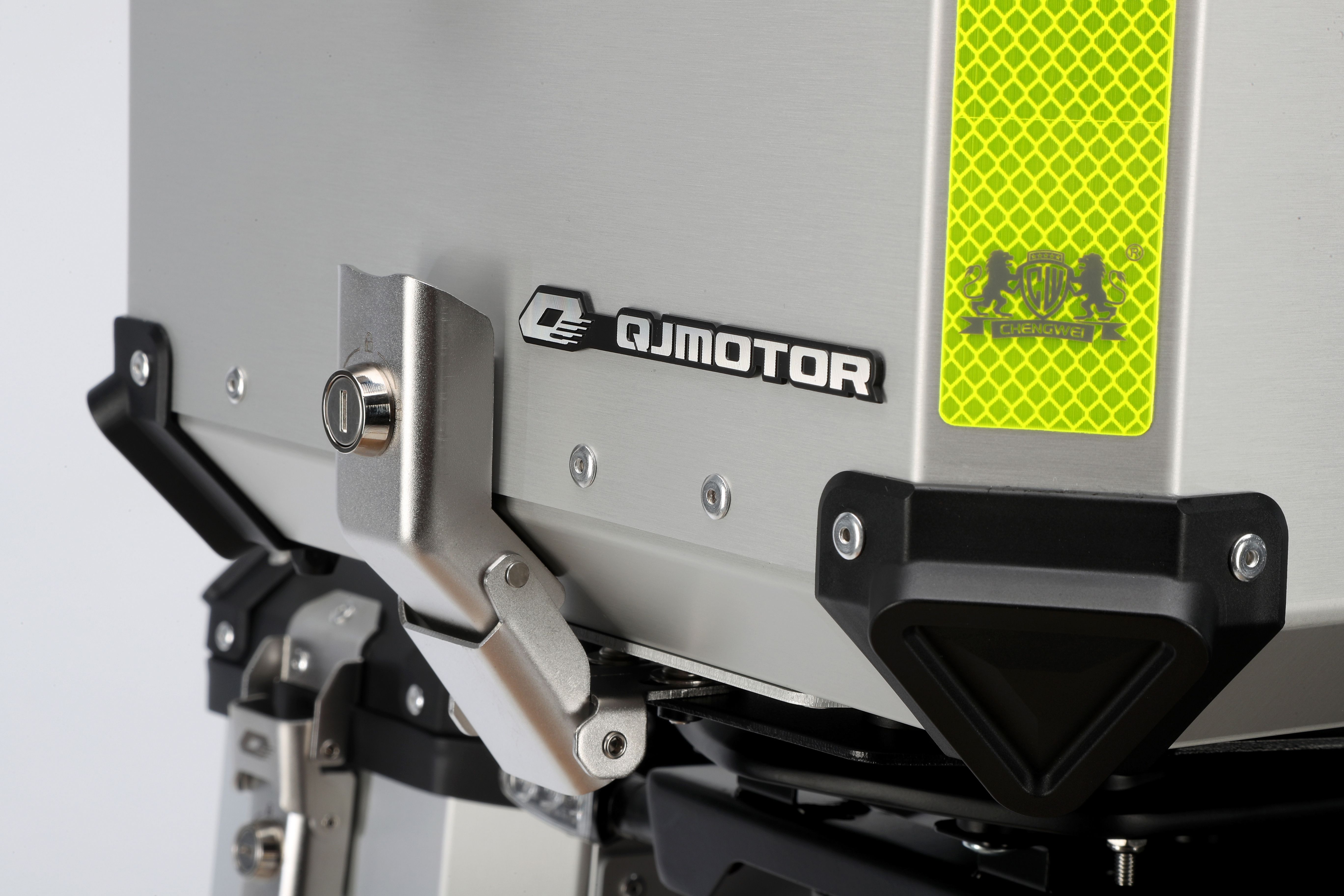 QJ Motor SRT 700X