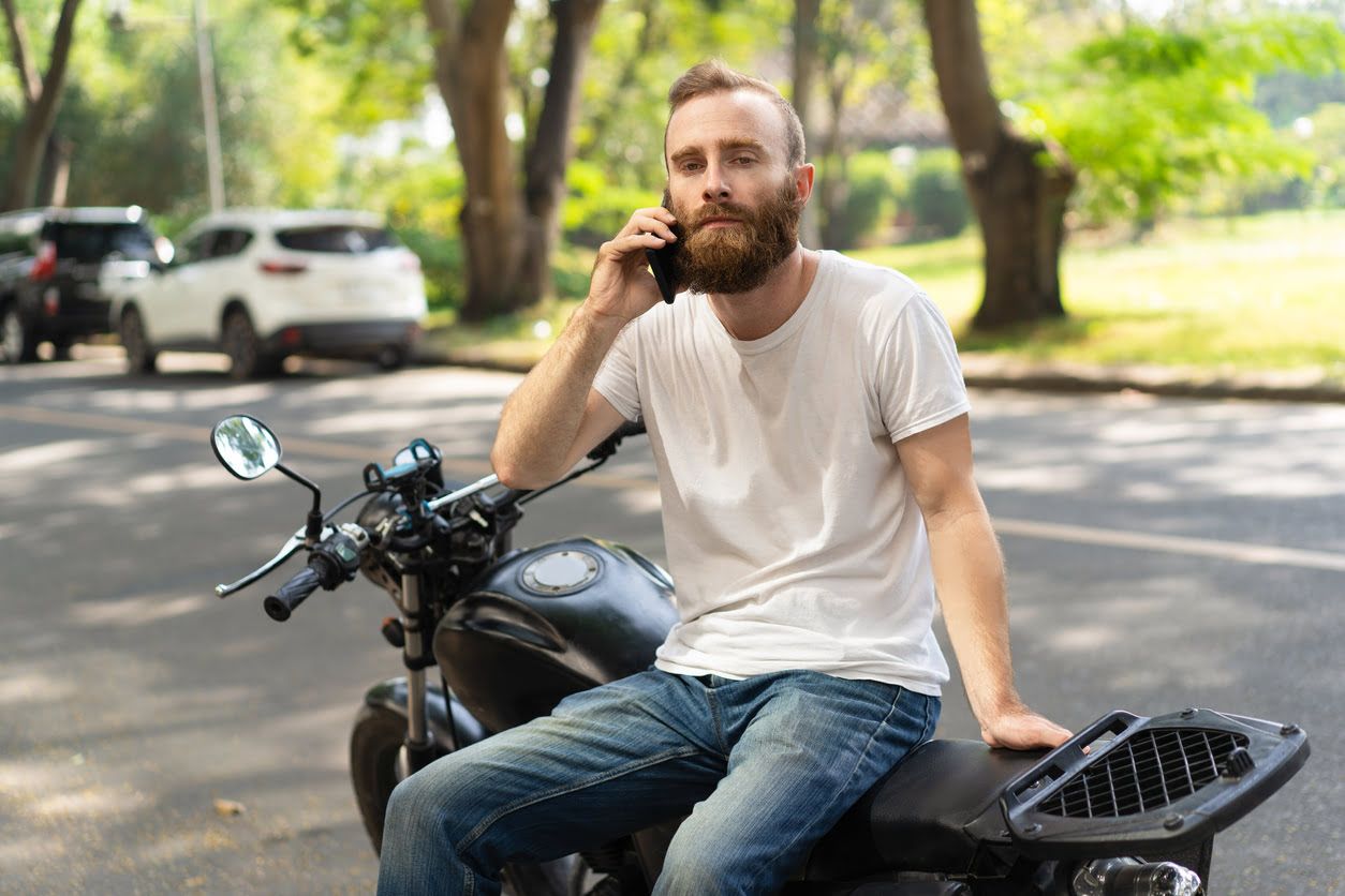 Mi moto no arranca y sí tiene chispa y gasolina