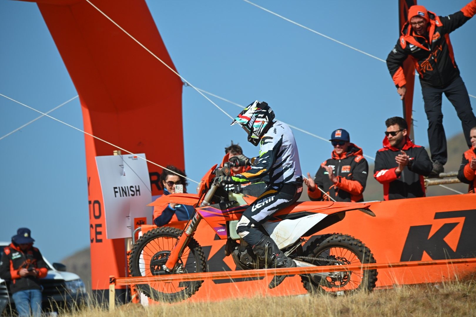 KTM EXC 2024. Primera prueba de las renovada gama de enduro 