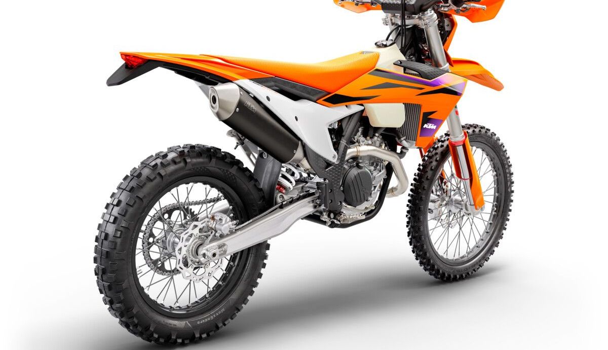 520462 MY24 KTM 450 EXC F EU Rear RIght EUROPE GLOBAL