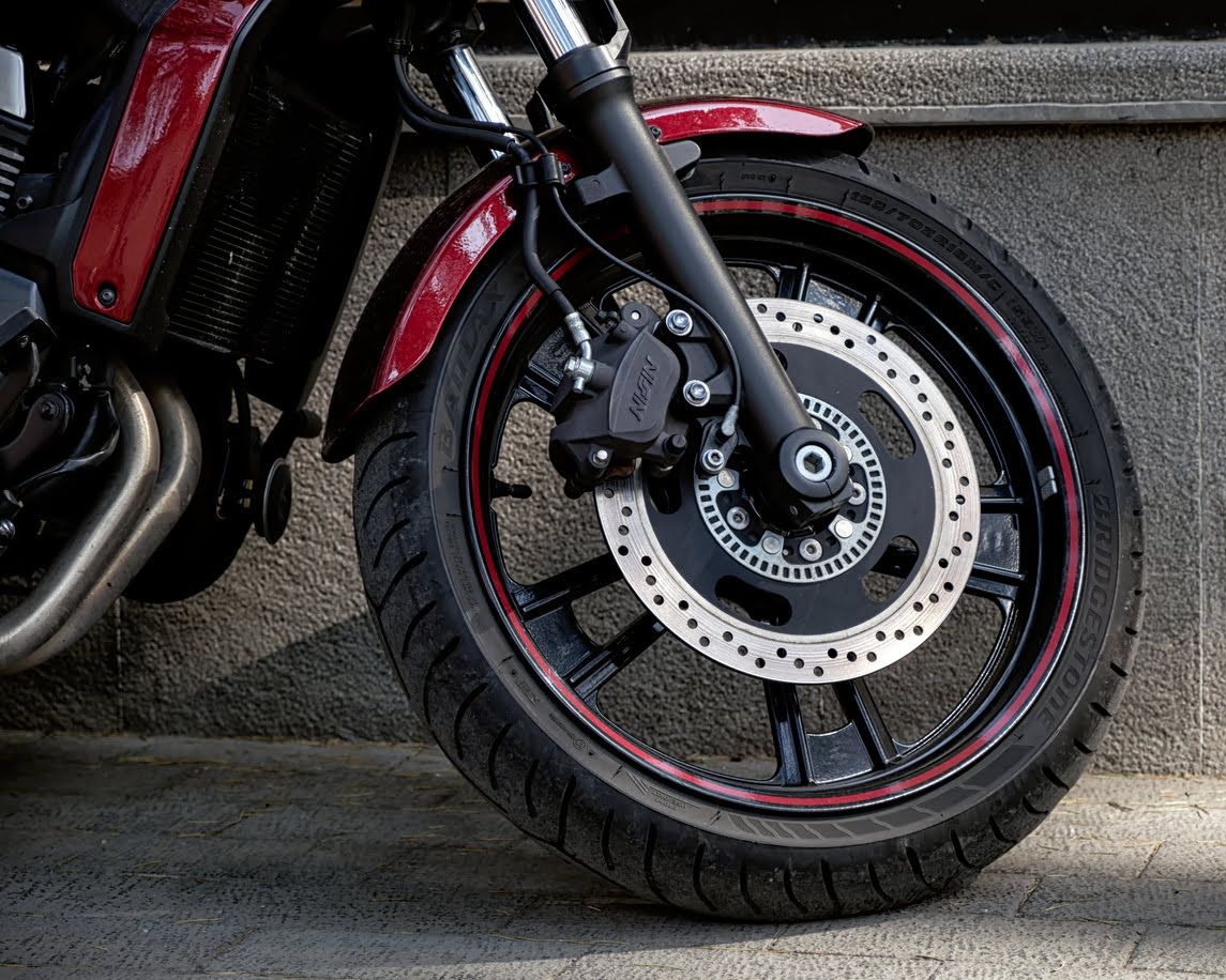 Sistema de dirección de una moto