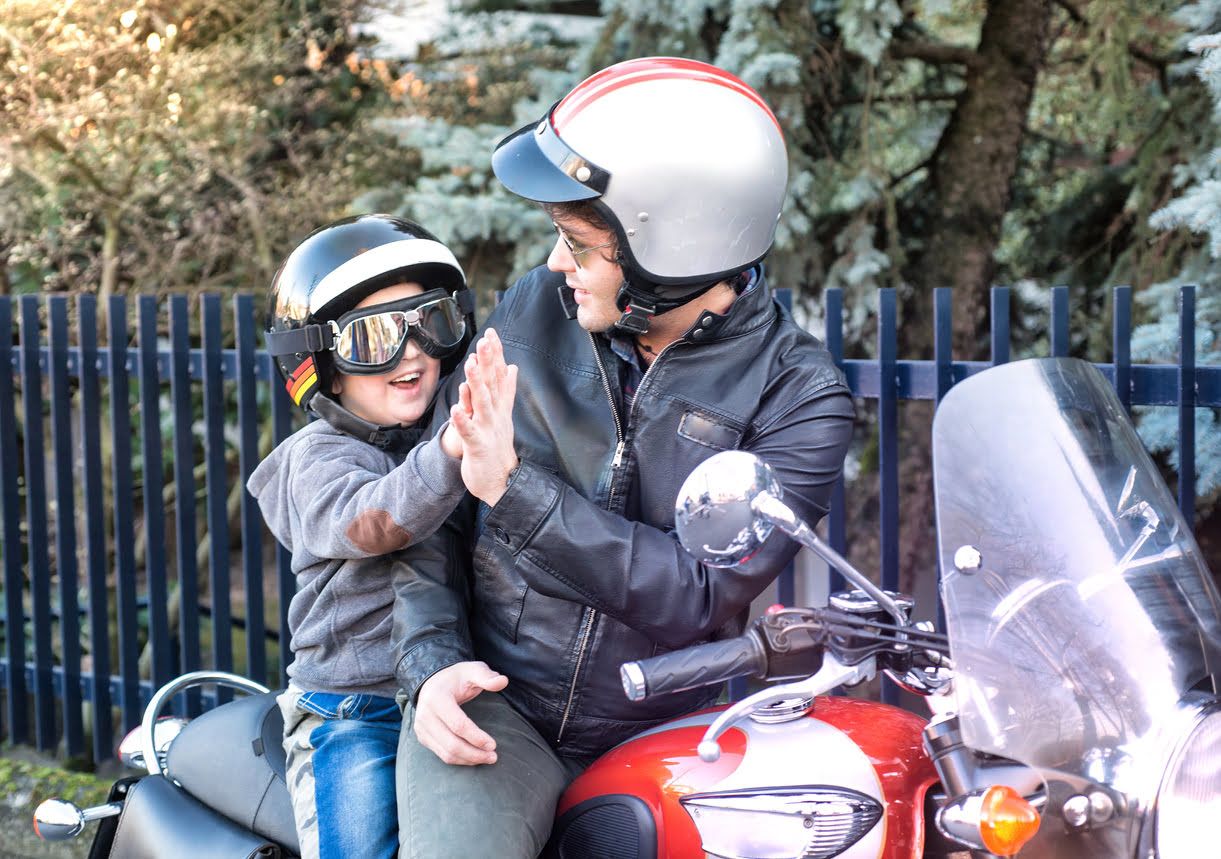 Multa por llevar un niño en moto de forma incorrecta