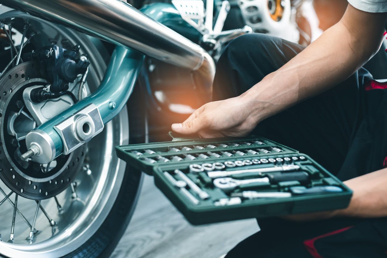 Existe multa por llevar una moto limitada solo en los papeles