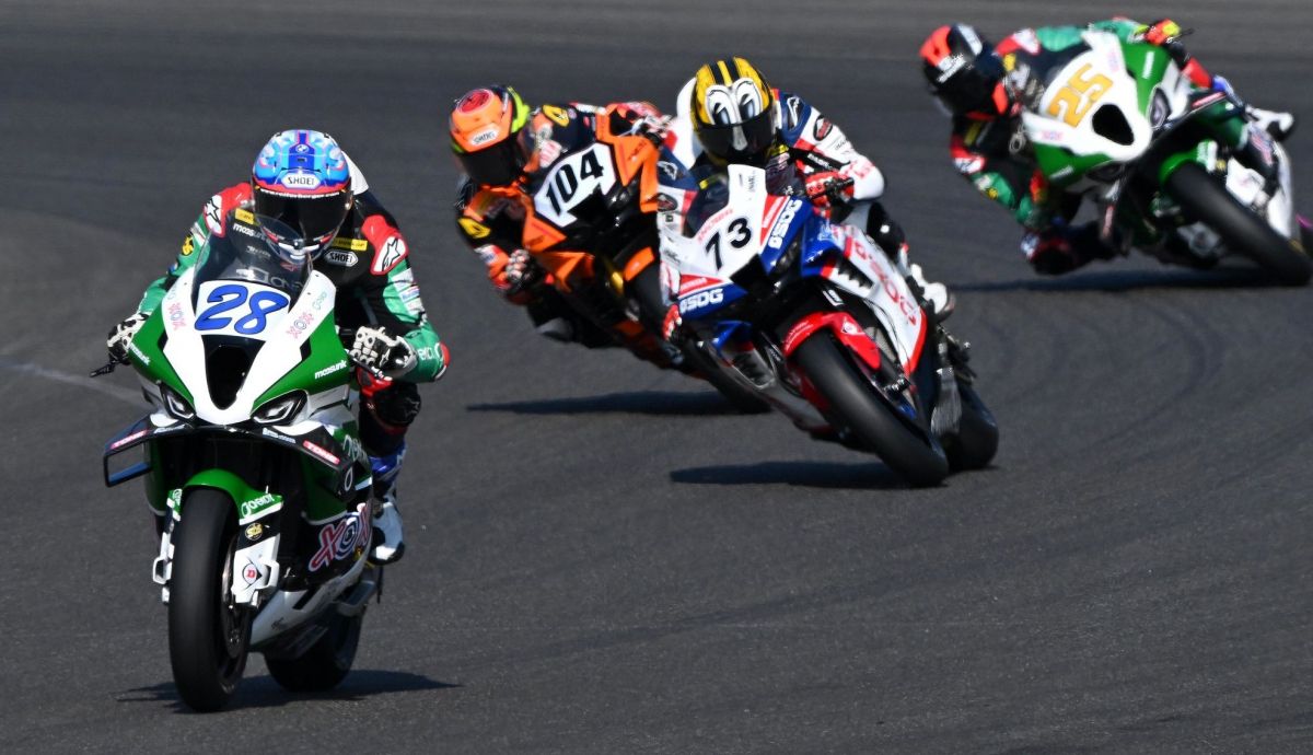 Markus Reiterberger seguido por Haruki Noguchi, Takuma Kunimine y Azlan Shah Markus Reiterberger seguido por Haruki Noguchi, Takuma Kunimine y Azlan Shah