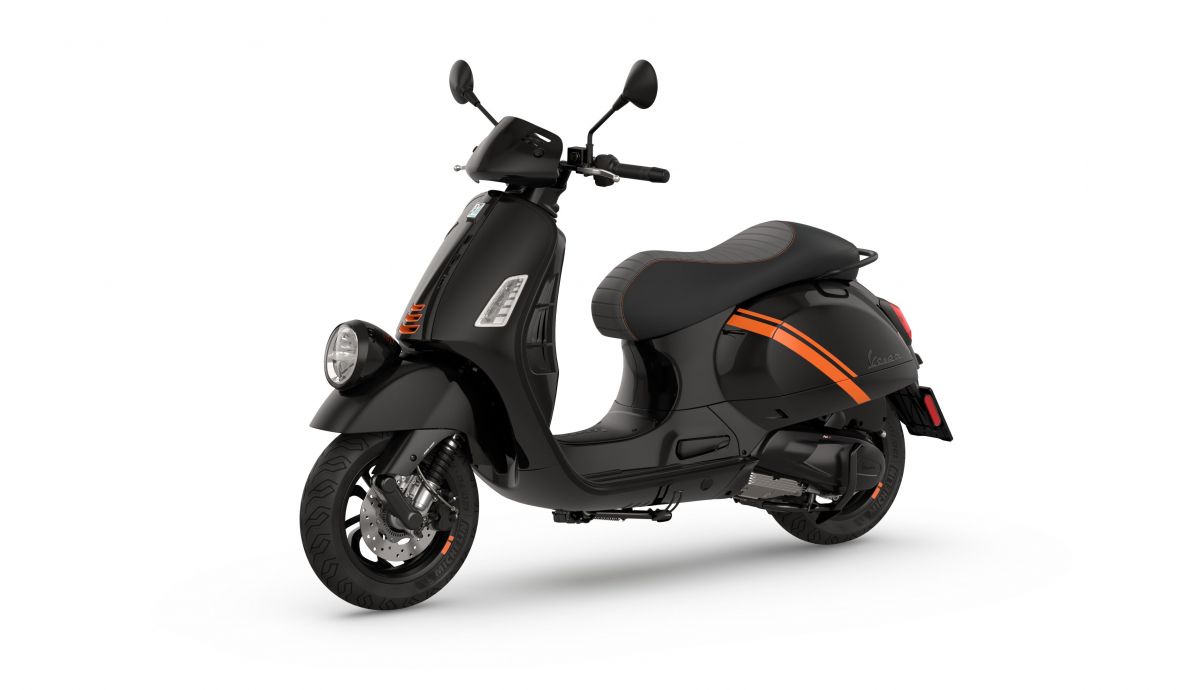 Vespa GTV 2023 negro (2)
