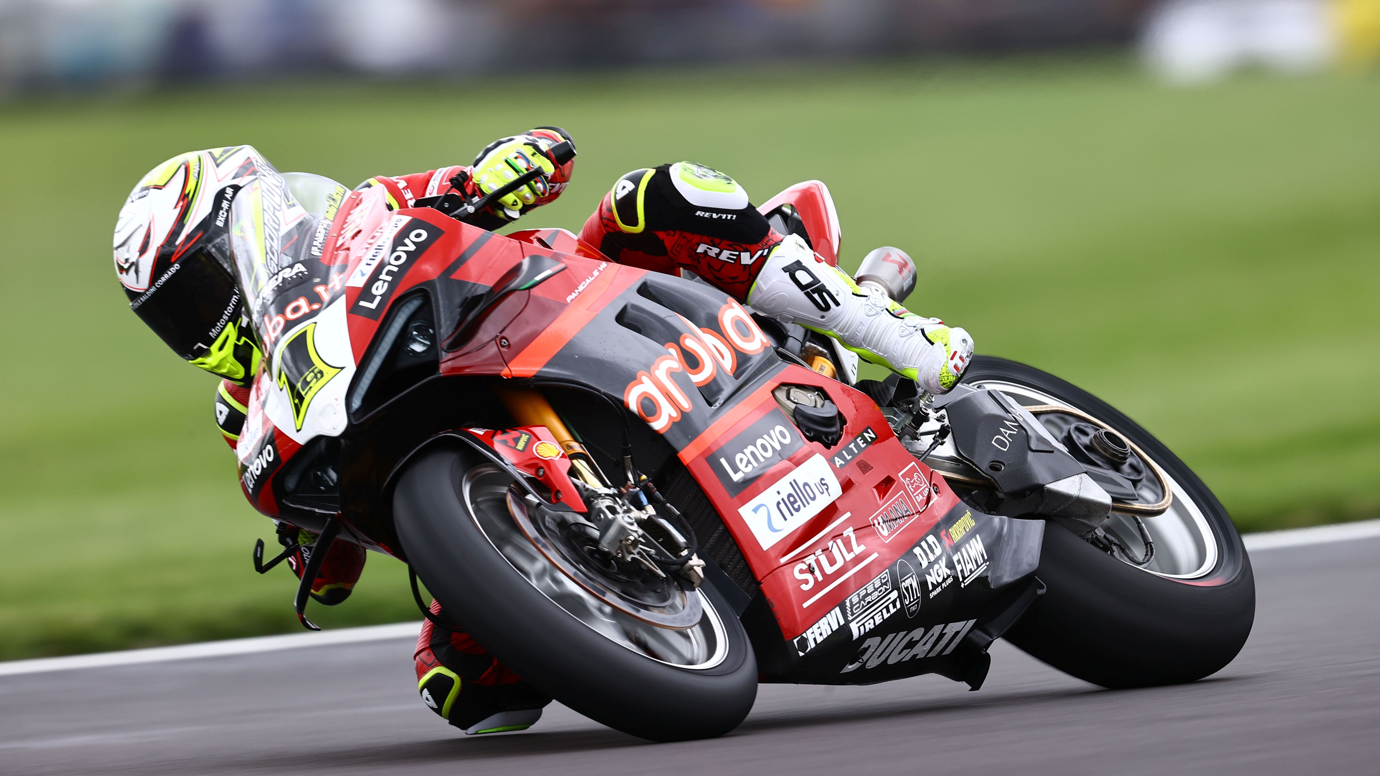 Álvaro Bautista tampoco ha tenido rival en Donington