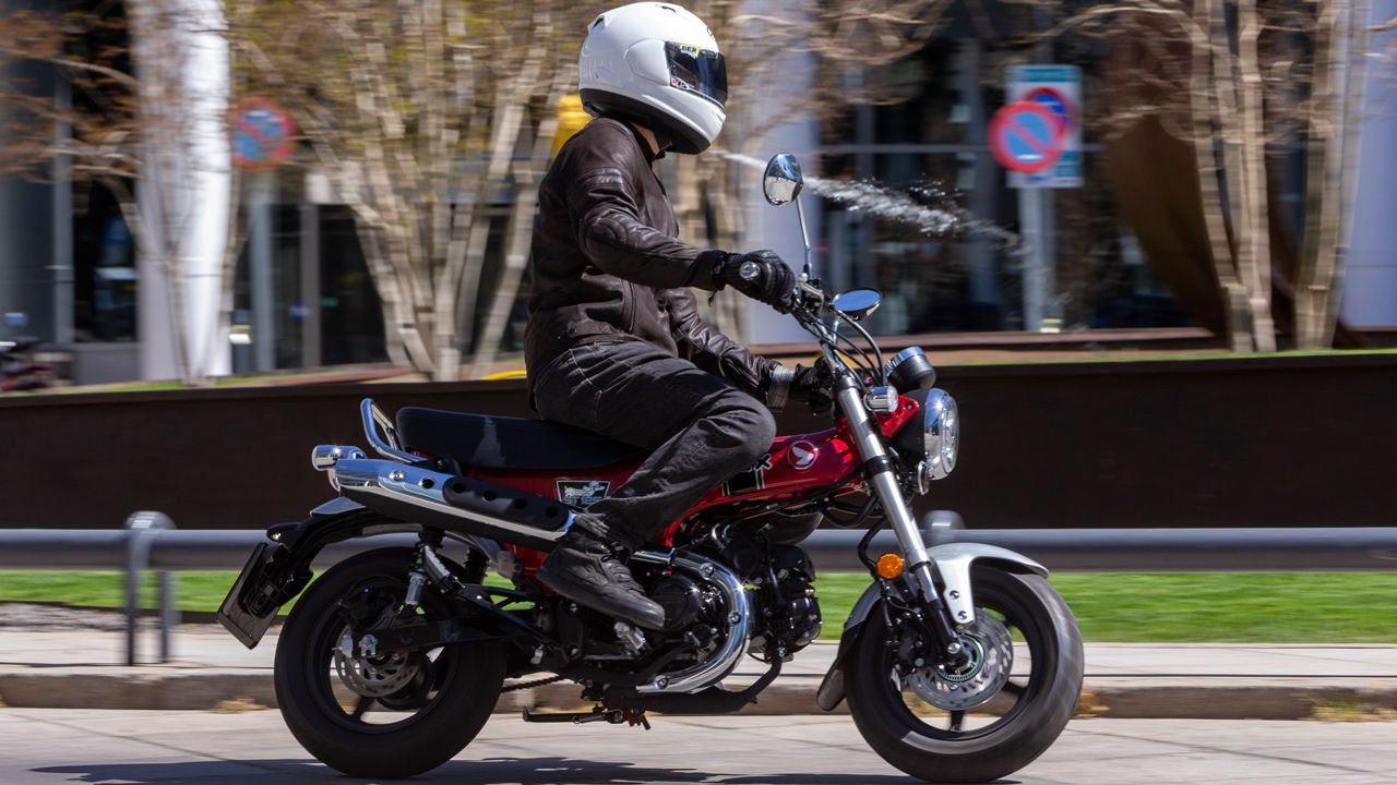 Honda ST125 Dax