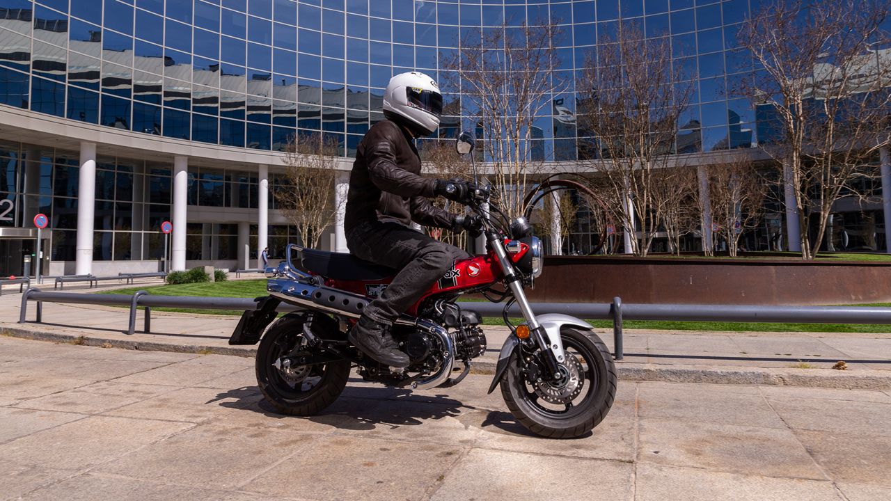 Honda ST125 Dax