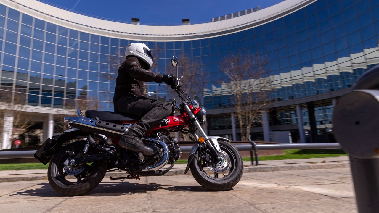 Honda ST125 Dax