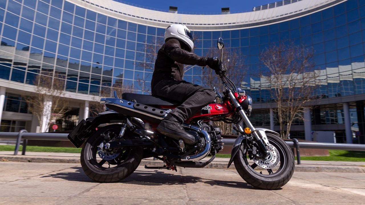 Honda ST125 Dax