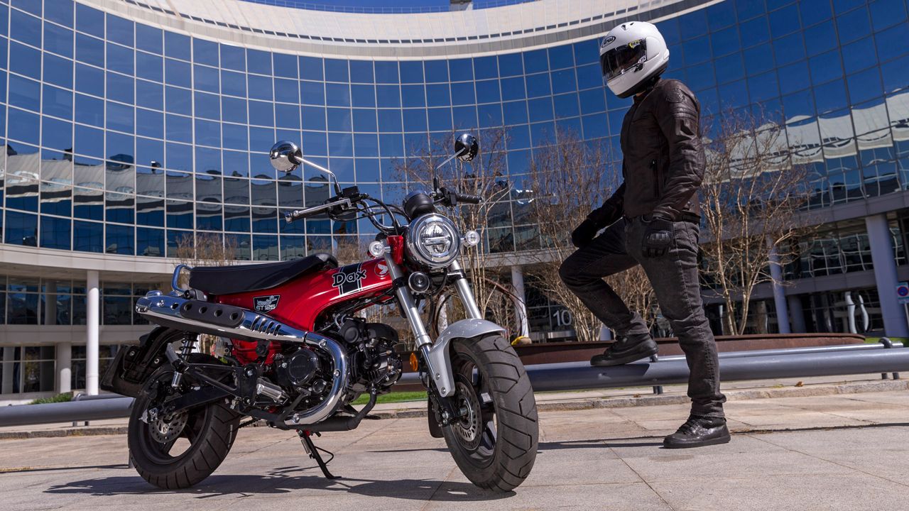 Honda ST125 Dax