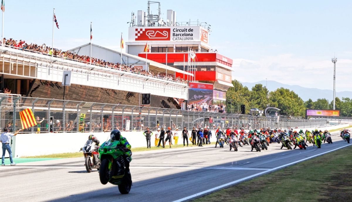 Kawasaki Català toma la cabeza en la salida delante de FR Moto