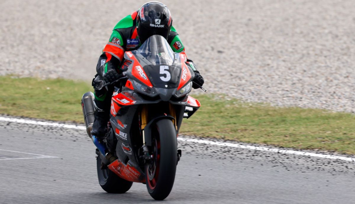 El MPS NrBike hizo historia al subir al podio con la Aprilia y ganar en Open Superbike