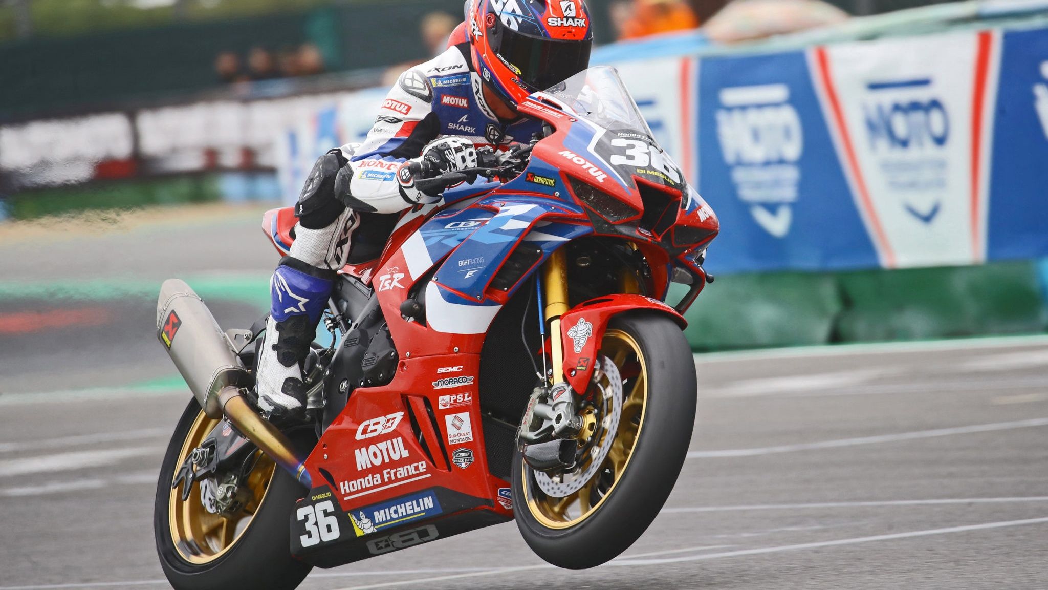 Mike Di Meglio sale de Magny Cours más líder tras un triunfo y un tercer puesto