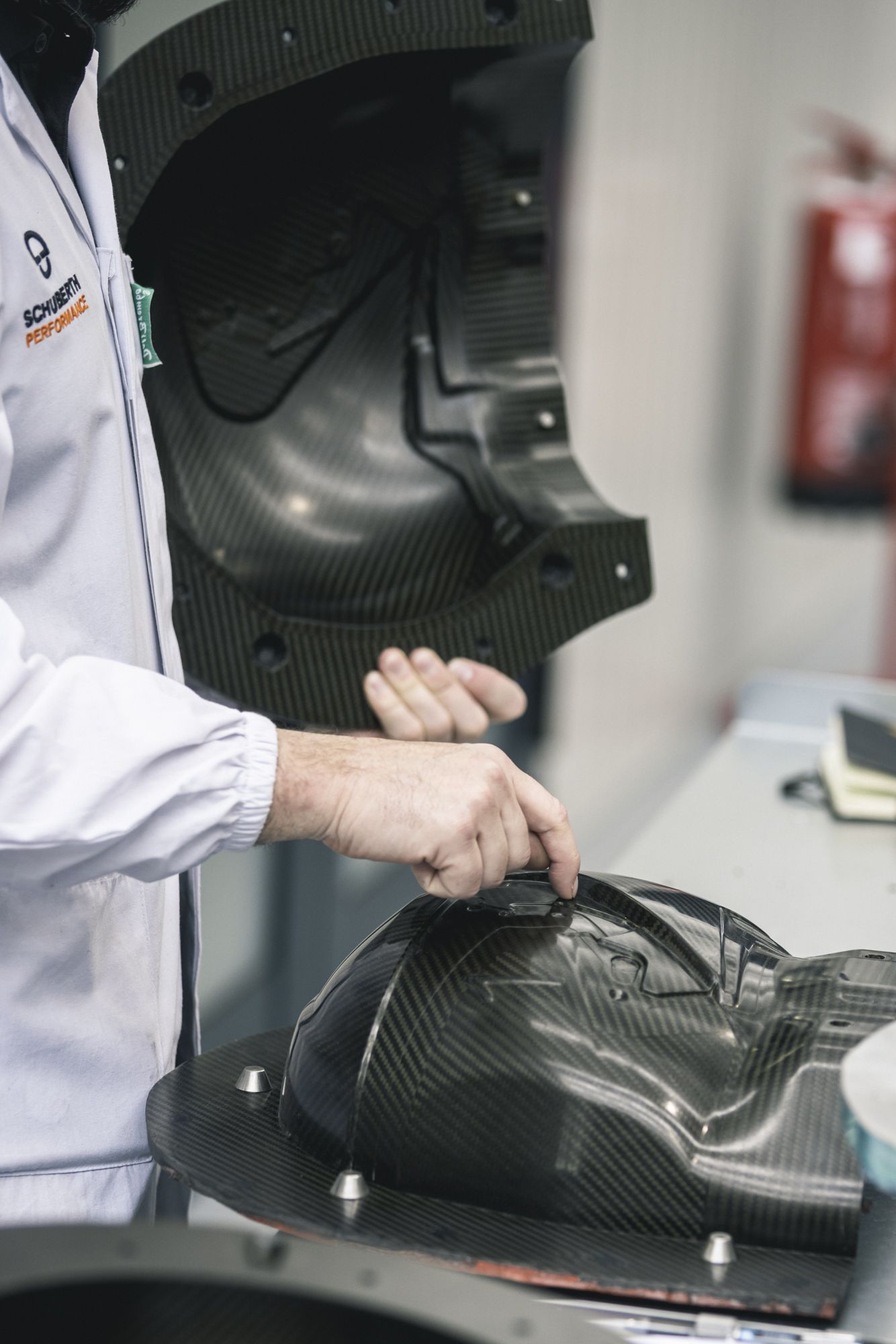Fotos fabricación Schuberth C5 Carbon.