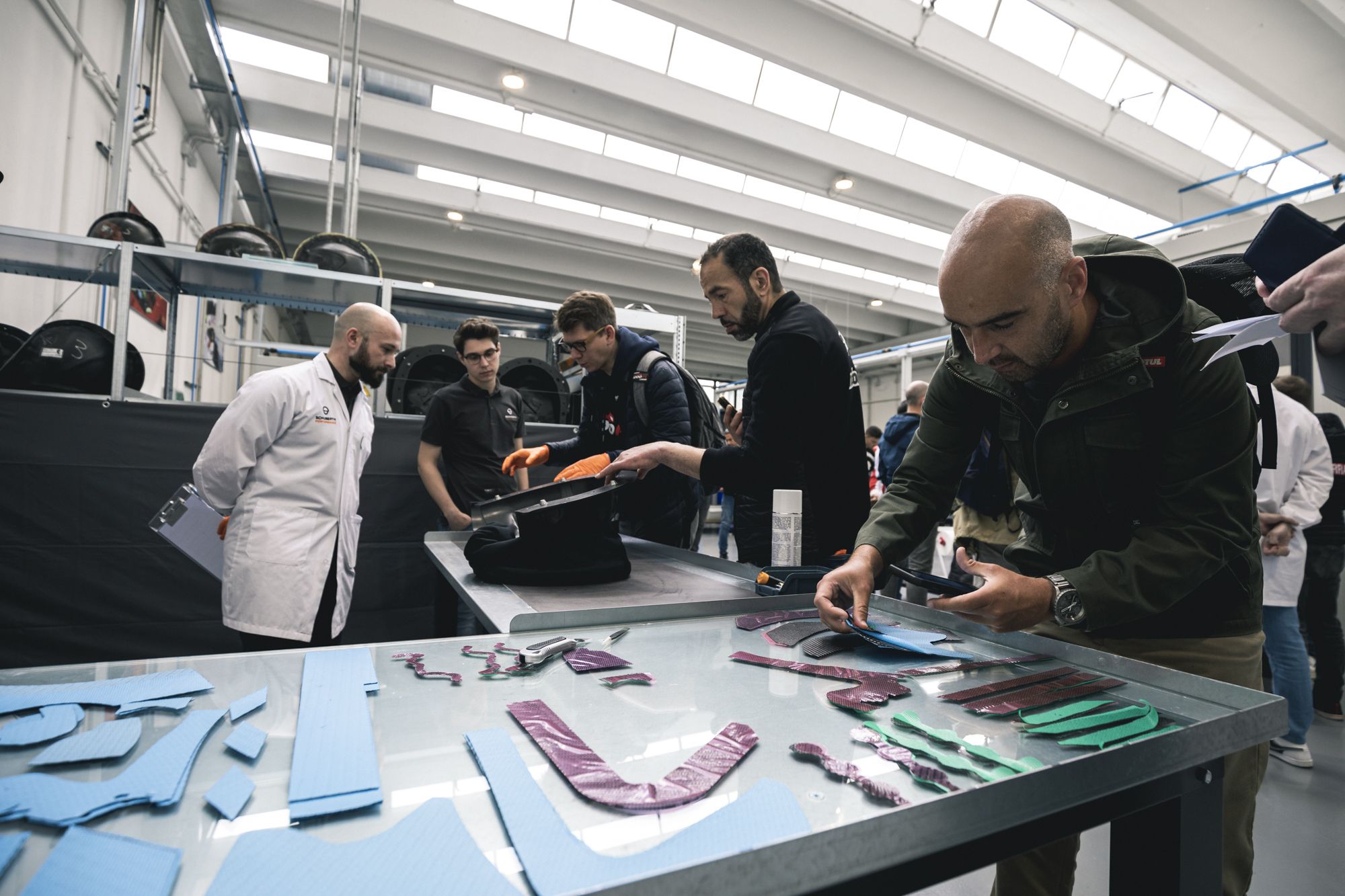 Fotos fabricación Schuberth C5 Carbon.