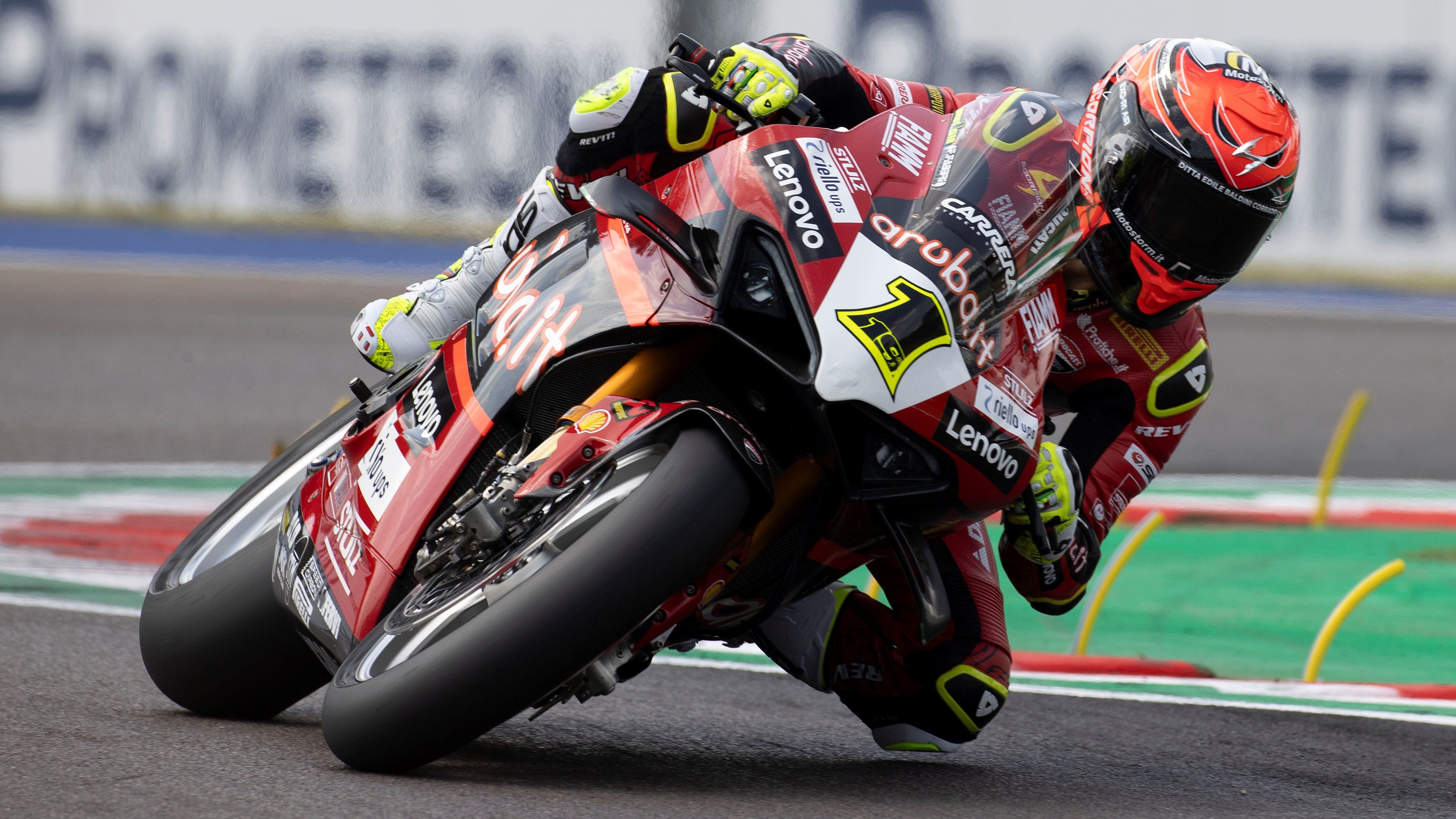 Álvaro Bautista ha ganado en Imola para igualar el récord de victorias en un año