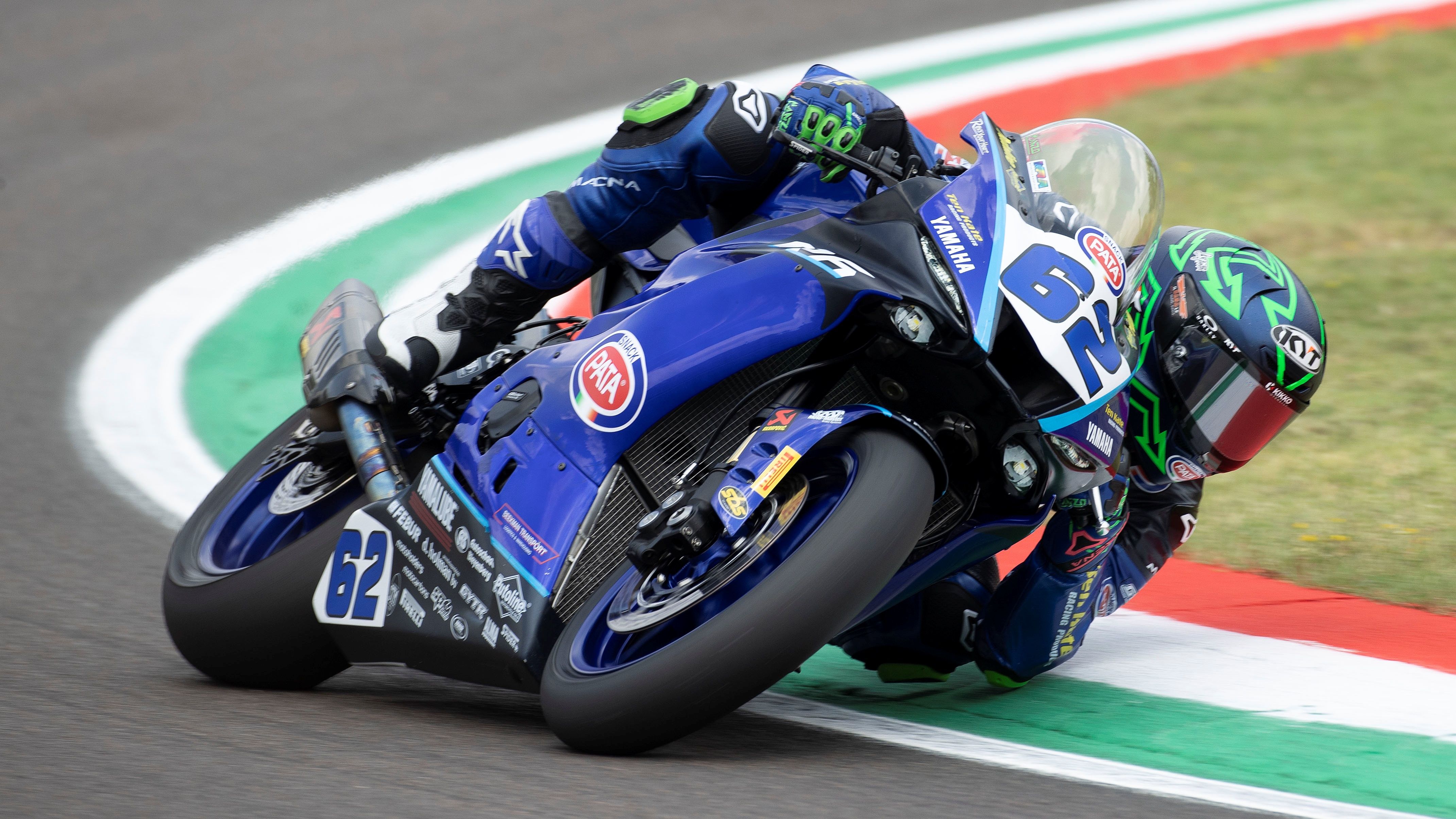 Stefano Manzi ha ganado la primera carrera de Supersport en Imola