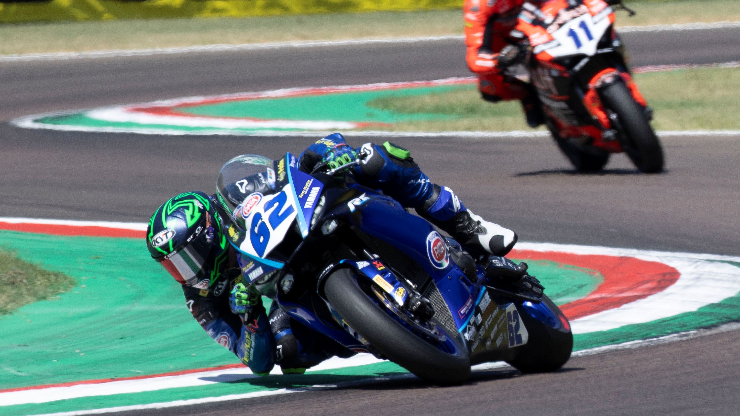 Stefano Manzi se ha impuesto a Nicolò Bulega en Imola