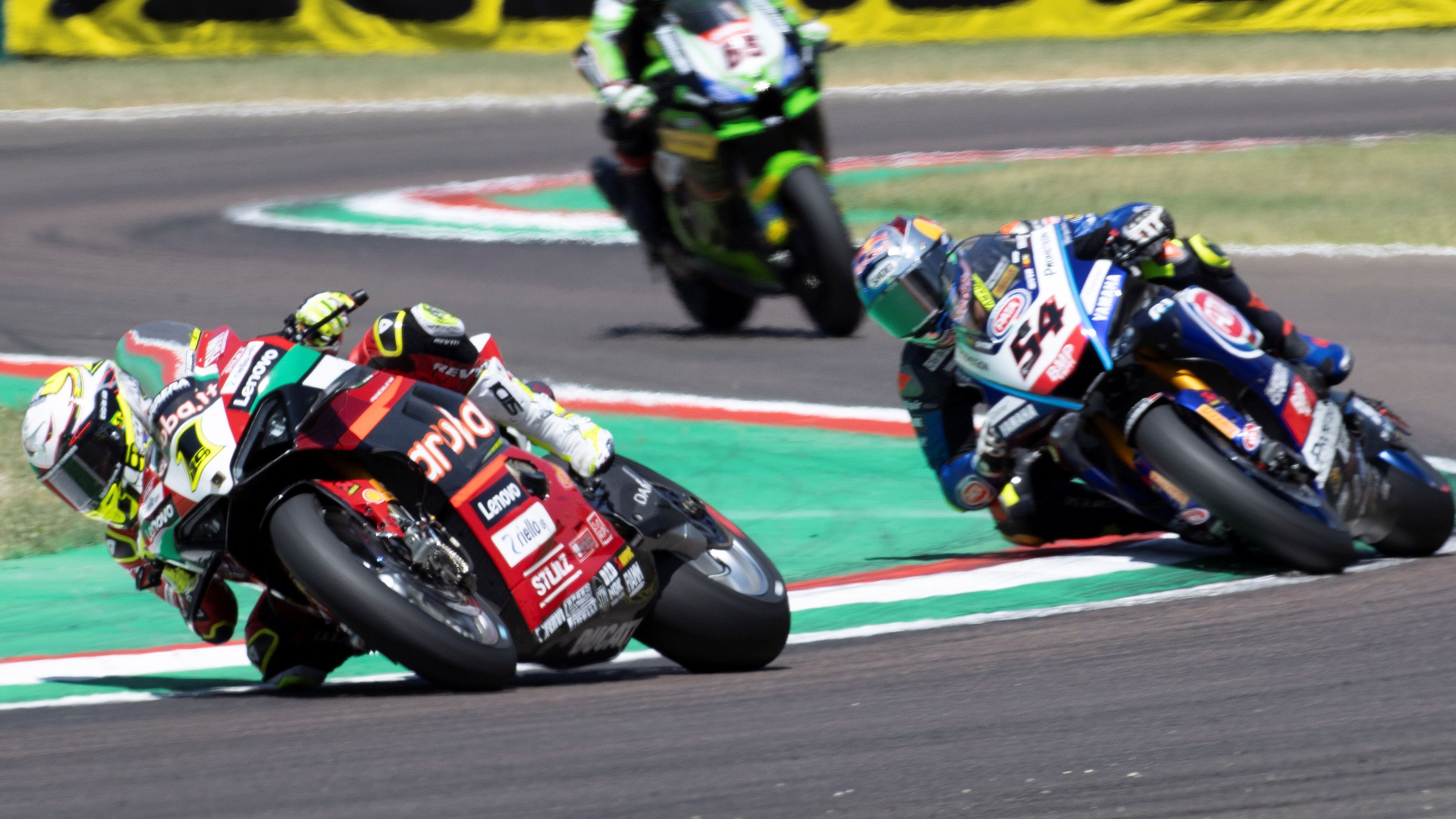 Álvaro Bautista ve recortada su renta en la general de Superbike ante Toprak Razgatlioglu tras Imola