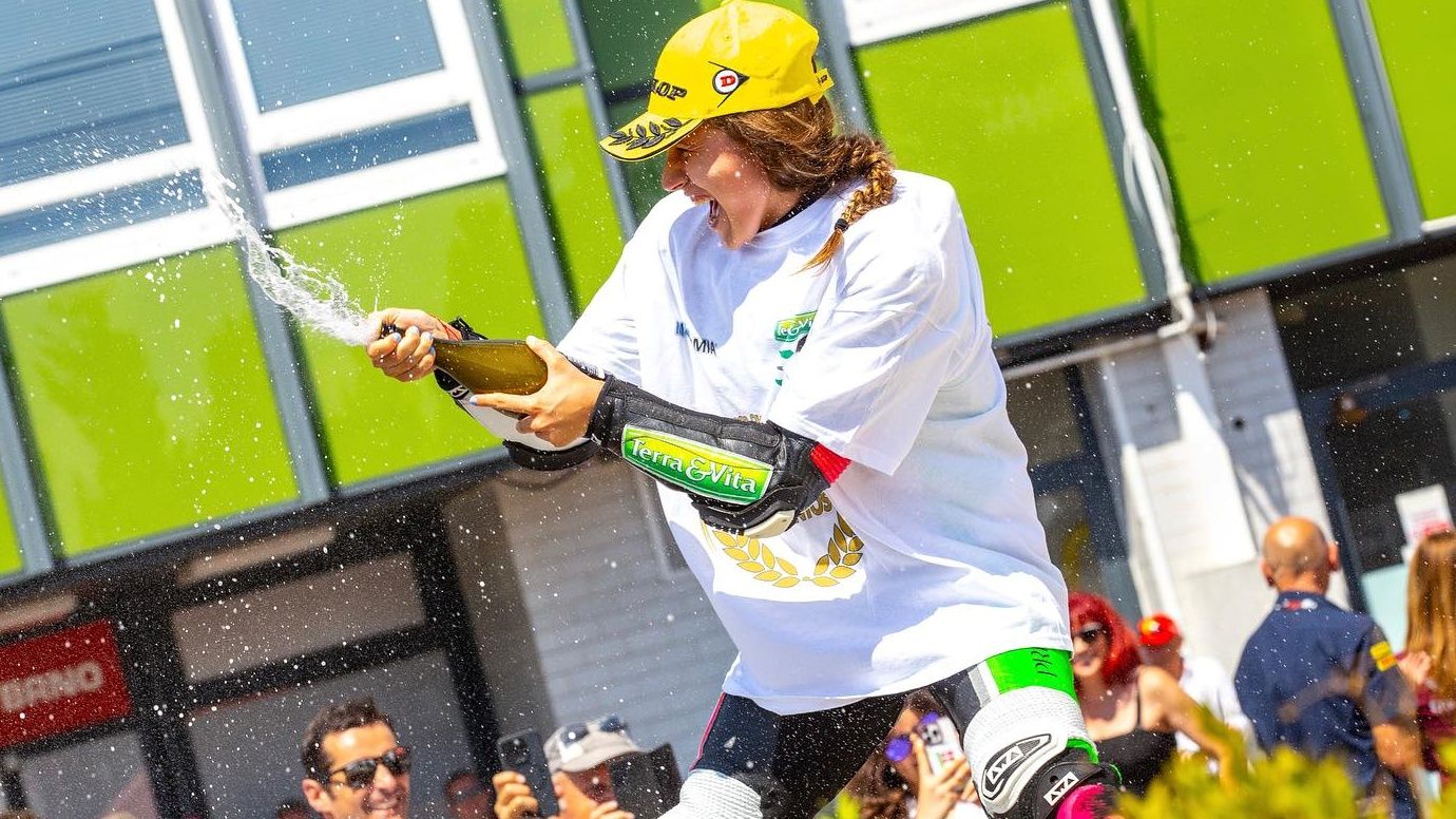 Beatriz Neila festeja el título del Women's European Championship 2023
