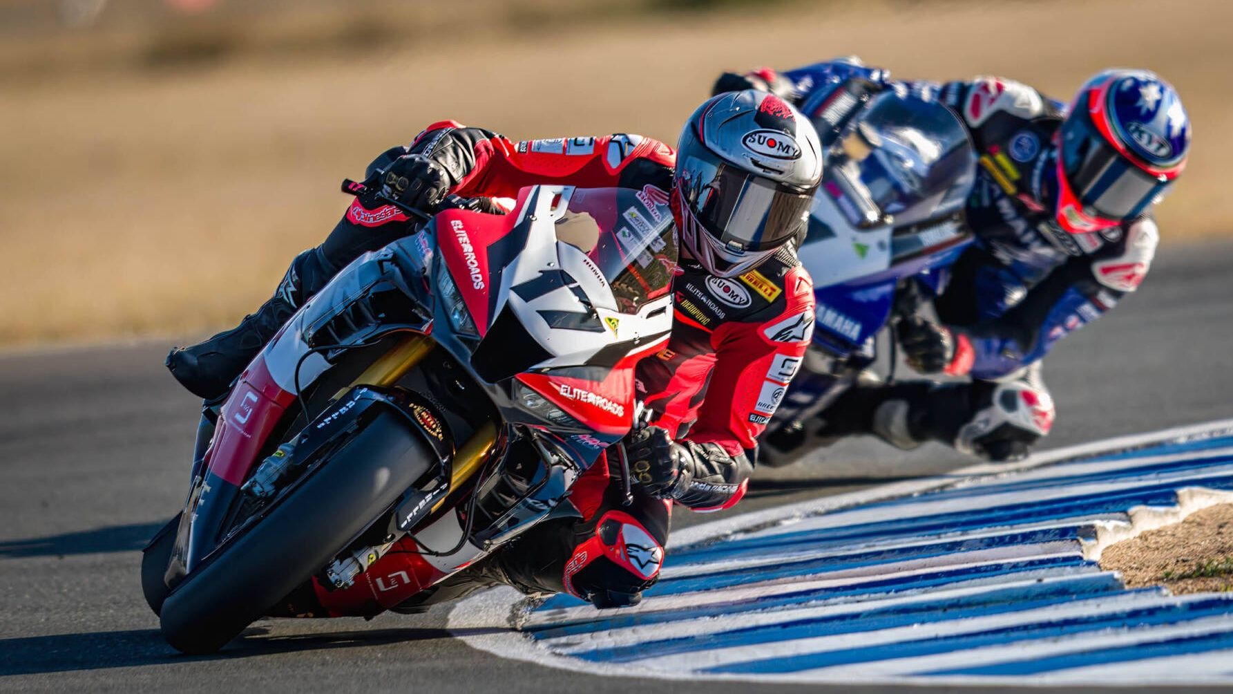 Troy Herfoss doblegó en ambas carreras a Mike Jones y ya lidera el ASBK 2023