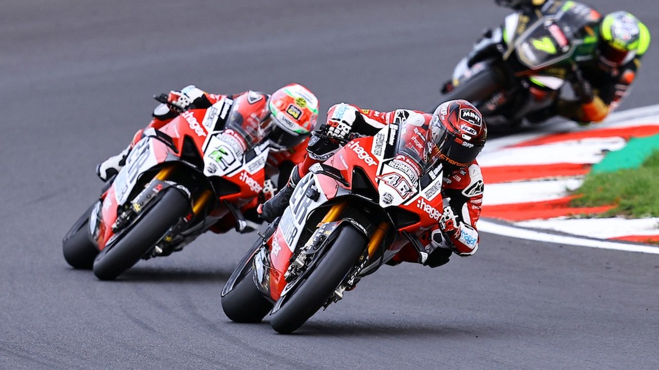 Tommy Bridewell y Glenn Irwin cerraron el fin de semana con un doblete para el BeerMonster Ducati