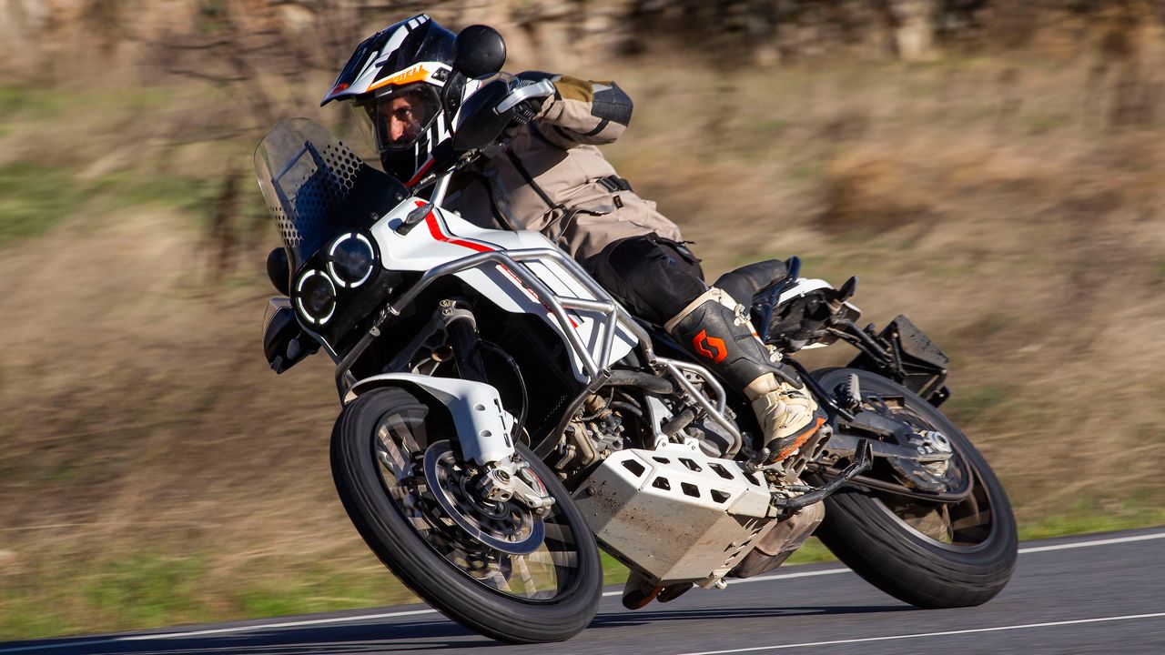 Ducati Desert X (2)