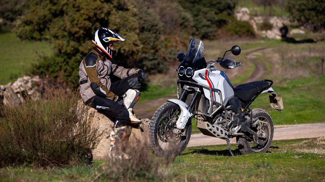Ducati Desert X (25)