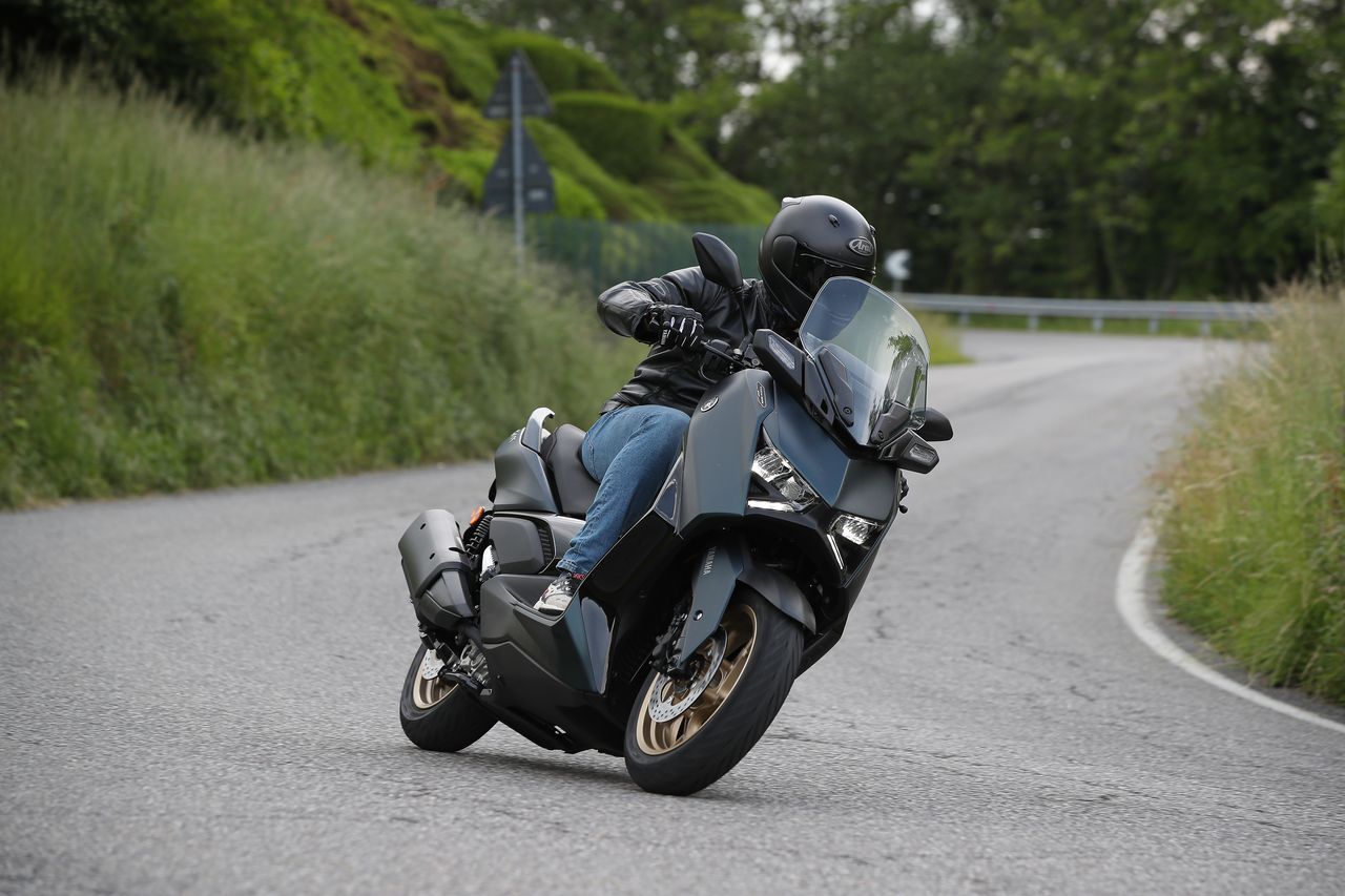 Yamaha Xmax 300 2023 24