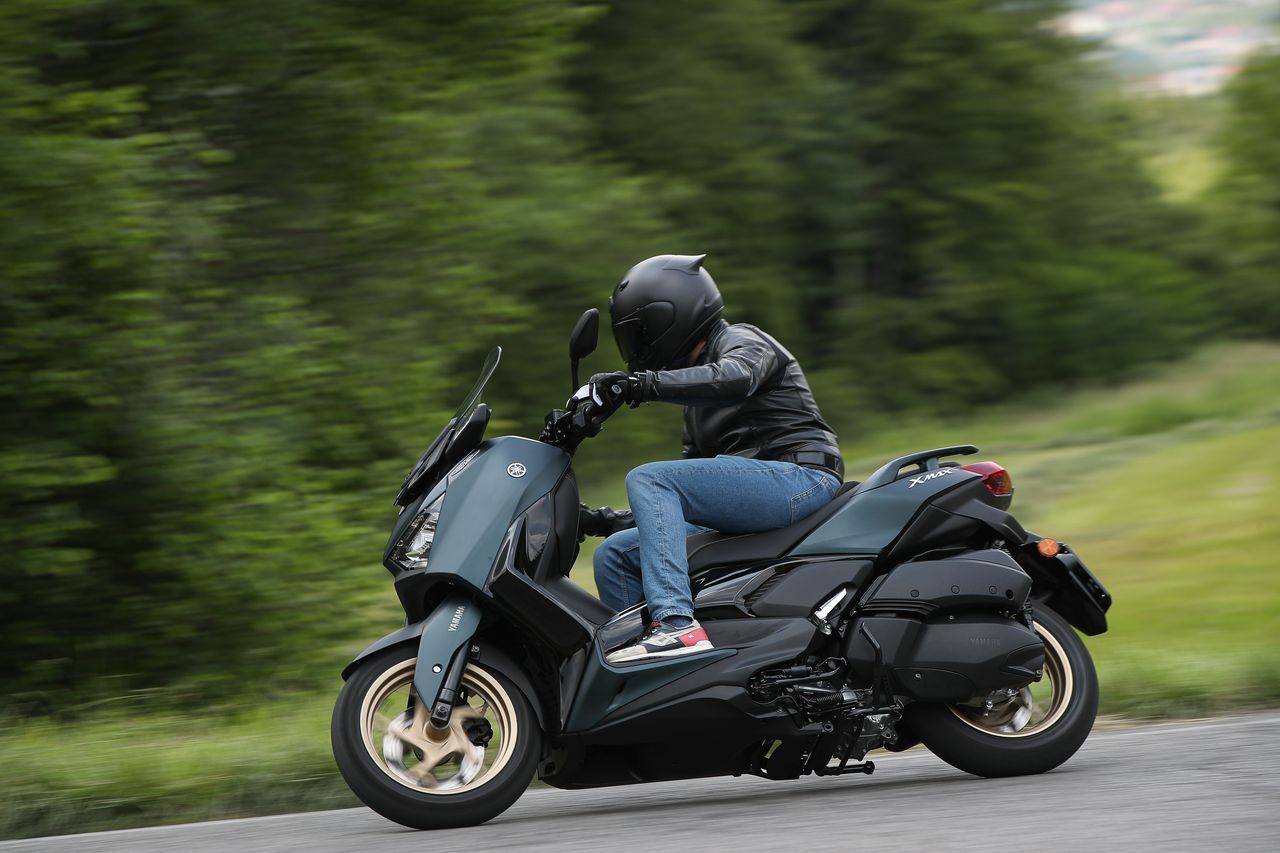 Yamaha Xmax 300 2023 25