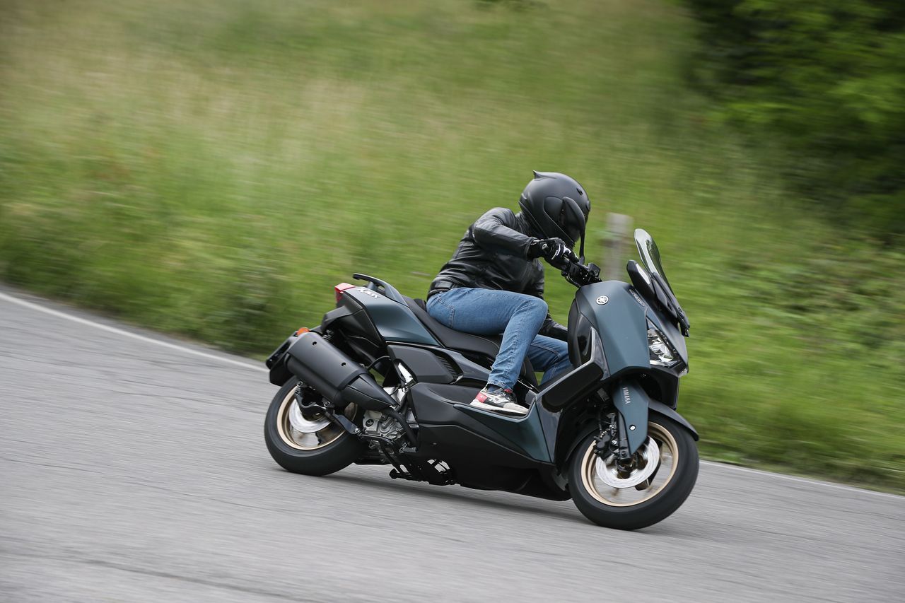 Yamaha Xmax 300 2023 36