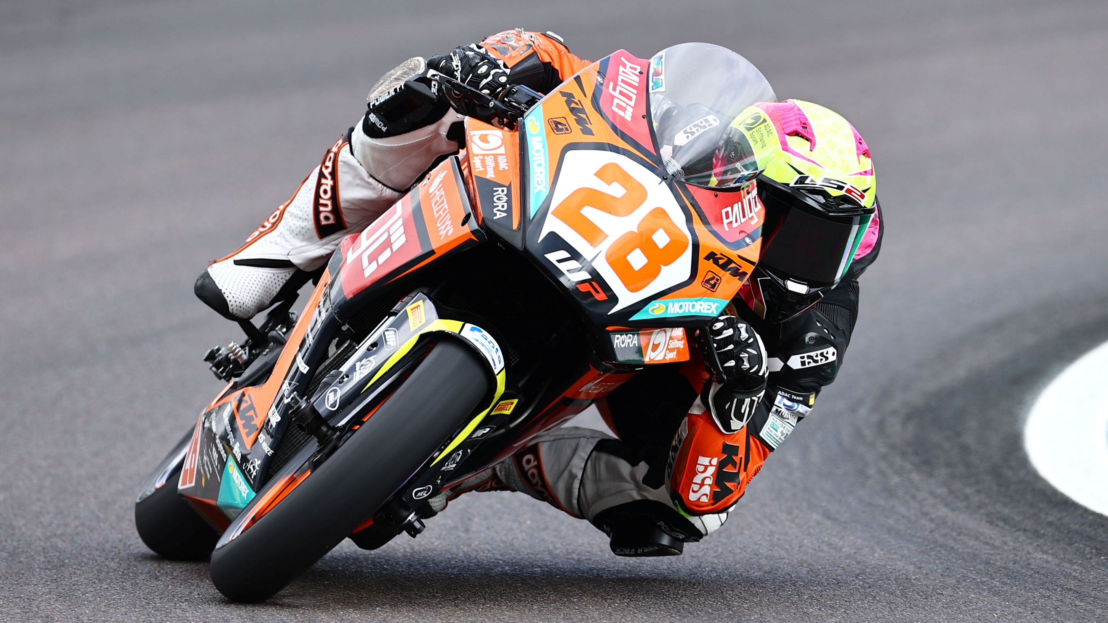 Lennox Lehmann ha logrado su primer triunfo en el Mundial de Supersport 300 en Most