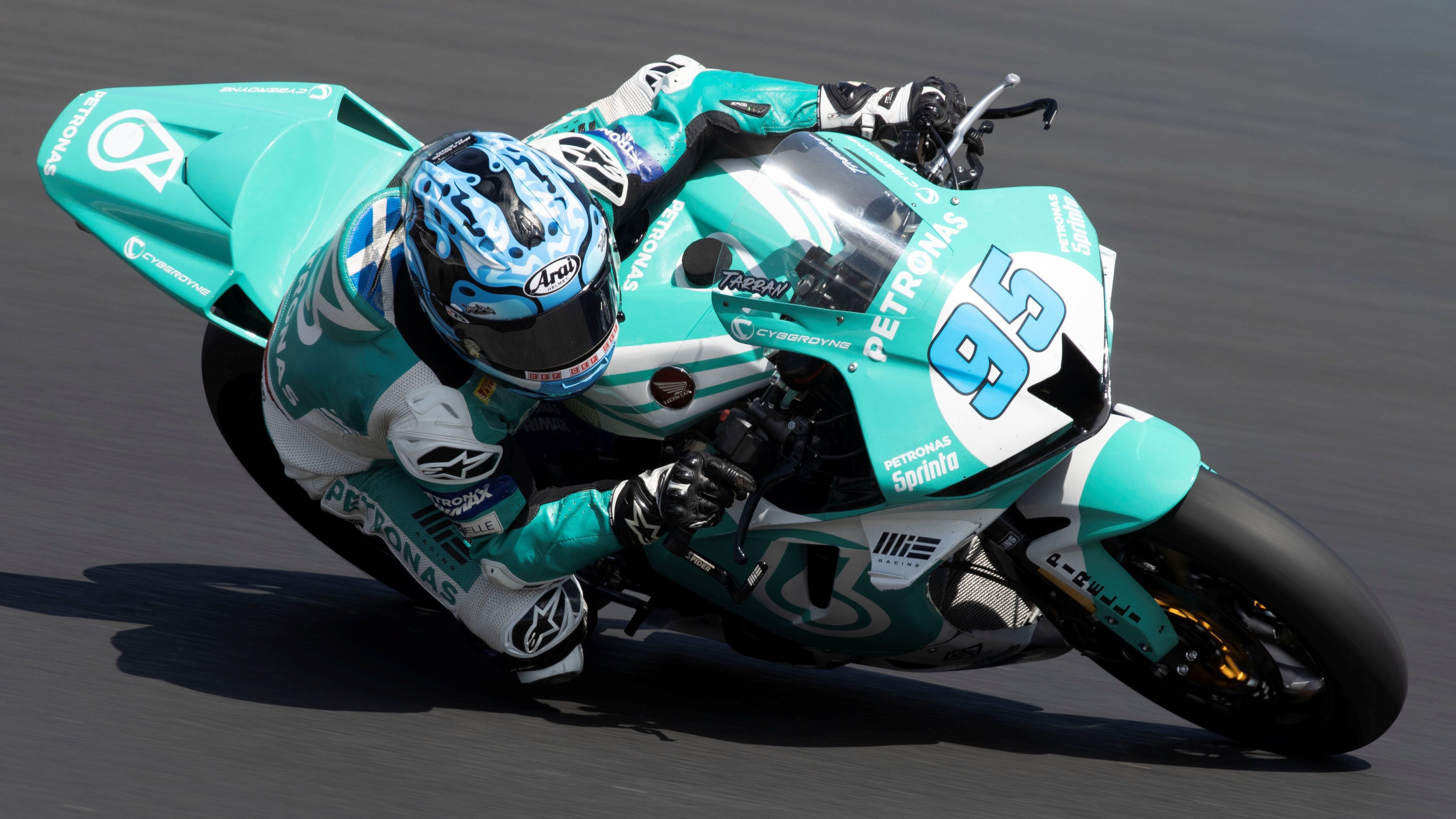 Tarran MacKenzie ha devuelto a Honda a lo alto de Supersport en Most
