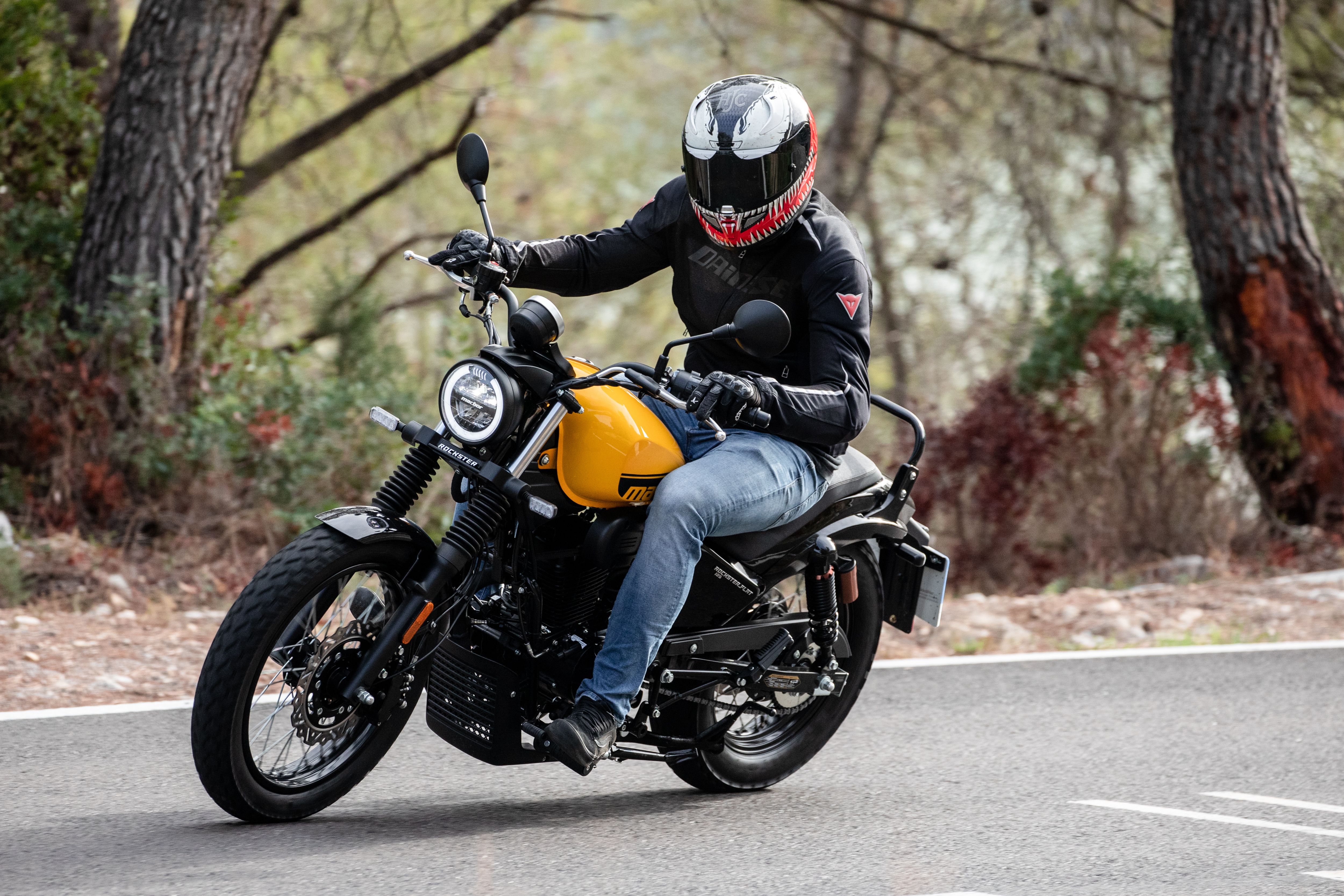 Macbor Rockster125 flat accion (1)