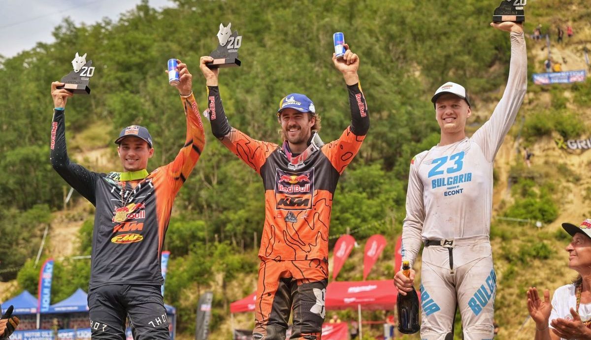 csm Podium Gold a482839855