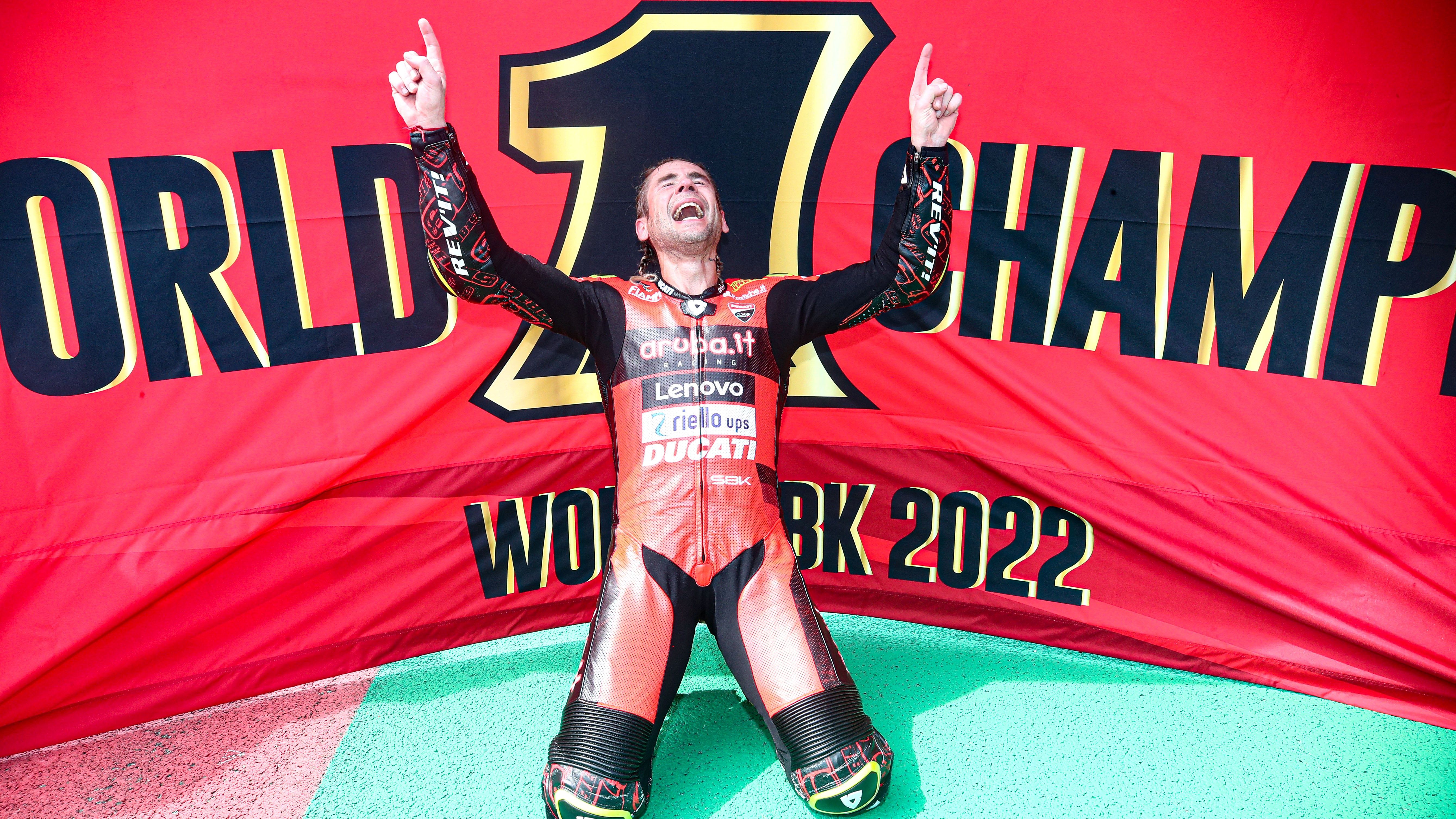 Álvaro Bautista, uno de los Nietos favoritos de Ángel, festeja su título mundial de Superbike 2022