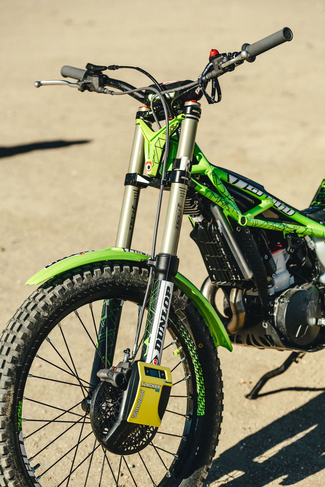 Medición sag delantero de moto de trial.
