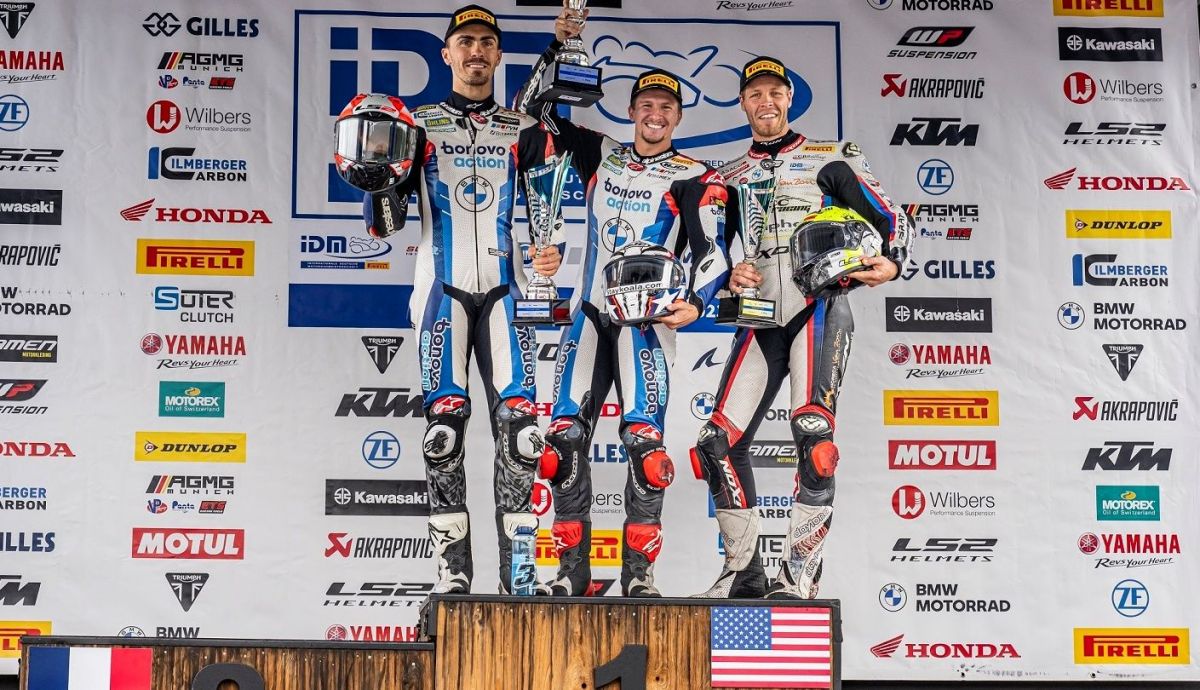 Garrett Gerloff, Loris Baz y Philipp Steinmayr en el podio del IDM Superbike