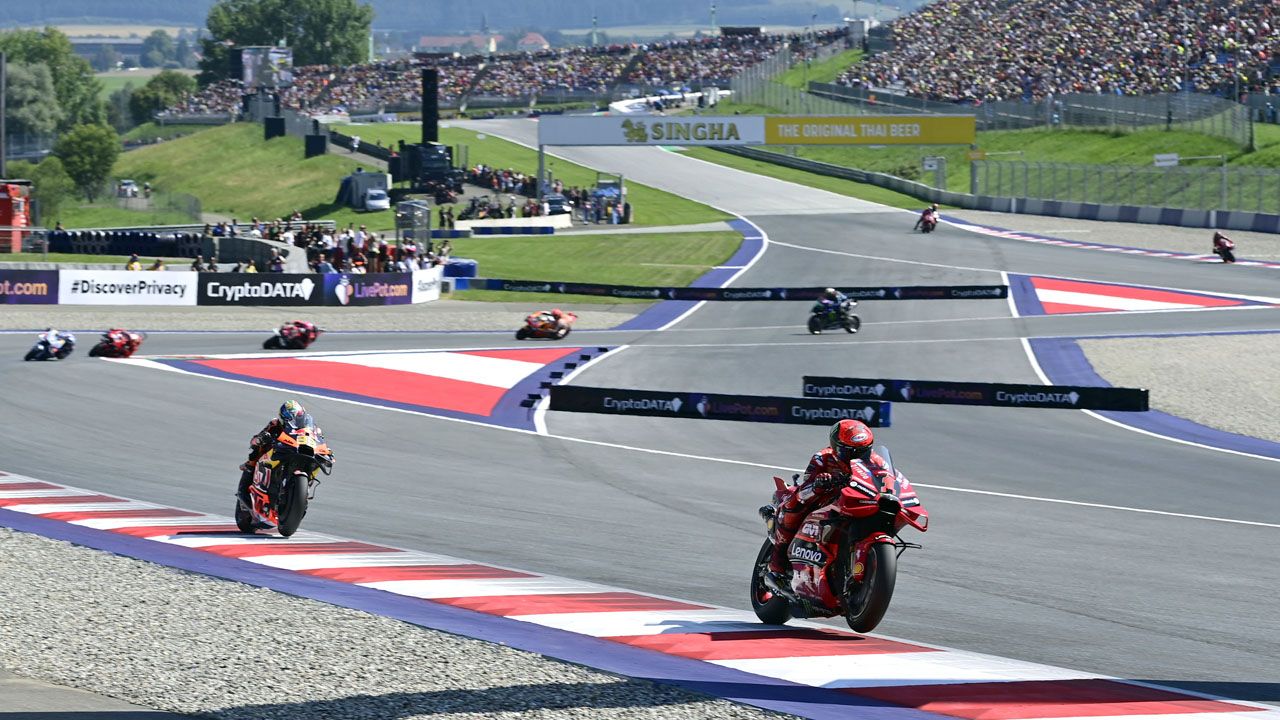 Pecco Bagnaia se ha llevado el sprint de Austria por delante de Brad Binder. 