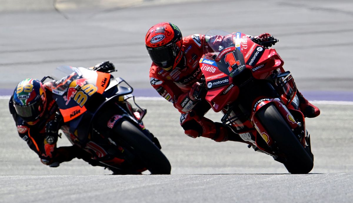 Pecco Bagnaia seguido por Brad Binder, MotoGP Austria 2023