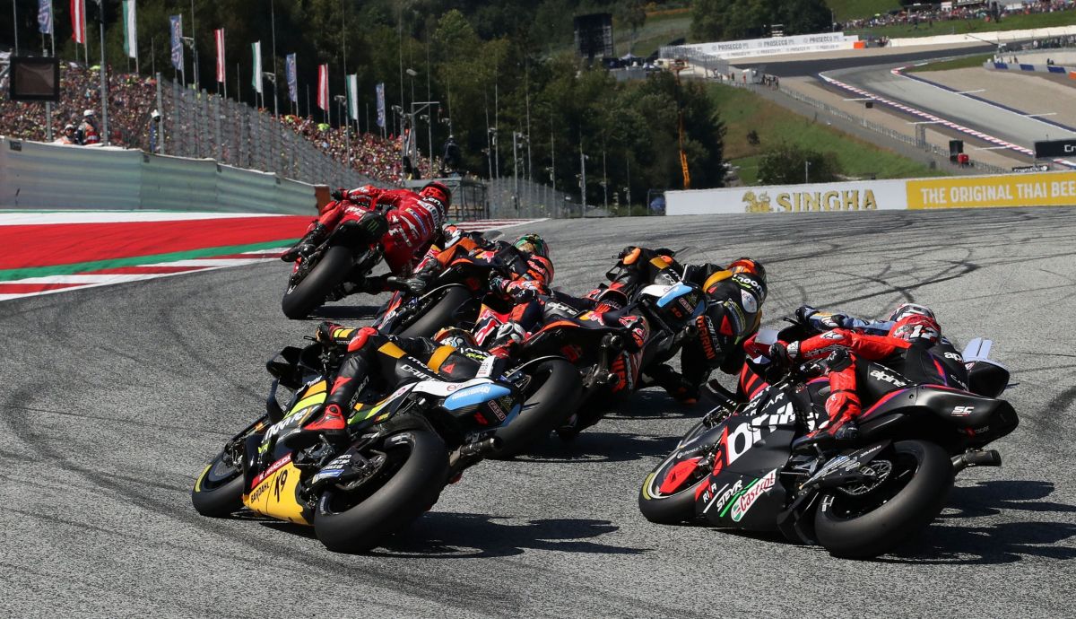 Pecco Bagnaia lidera al salir de la primera curva de MotoGP en Austria Pecco Bagnaia lidera al salir de la primera curva de MotoGP en Austria