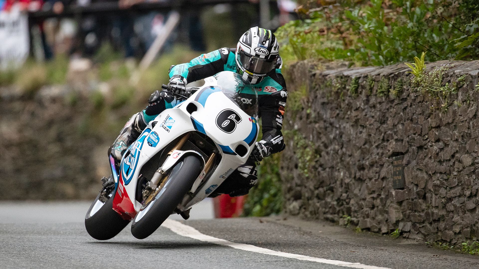 Michael Dunlop ha ganado el Senior ManxGP 2023 con una Suzuki GSX R750 de 1996